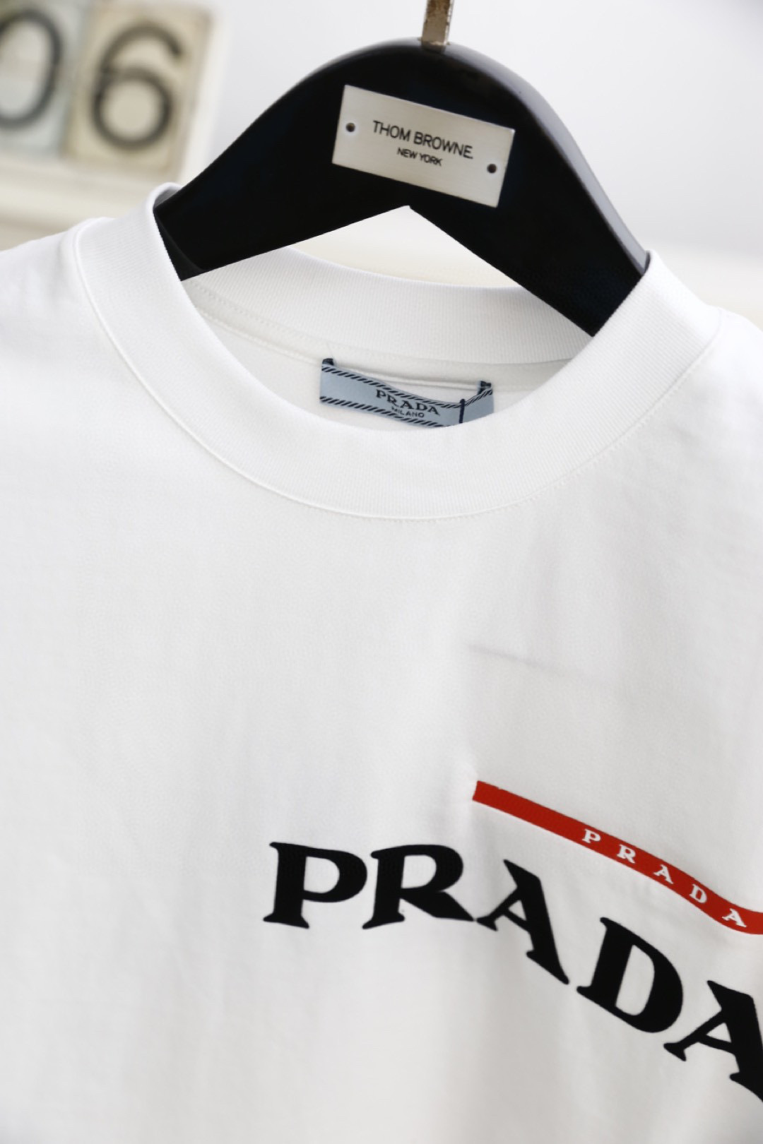 🔥普拉*/Pr*da.
25早春新品！时尚男士圆领短袖🍃胸前奢华经典品牌LOGO标识标注👍🏼上身就能体会