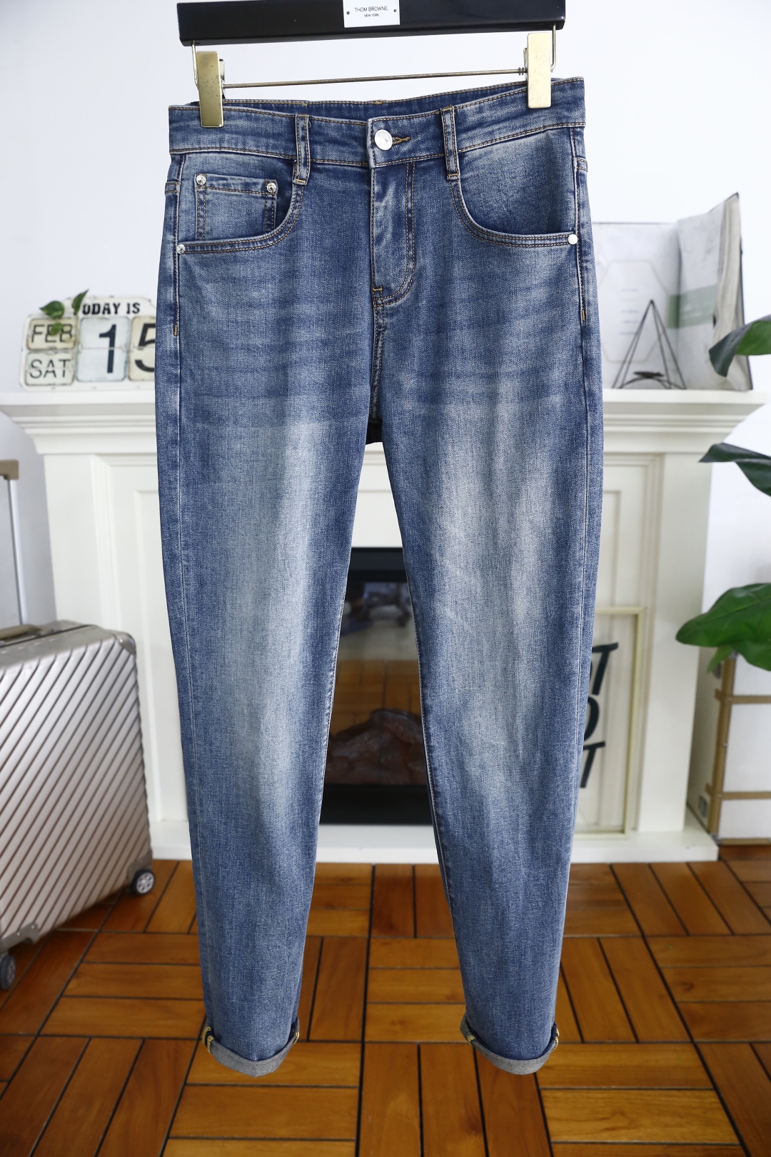 🔥MIUMIU.
25春季新品🆕时尚男士休闲牛仔裤！海外专柜GW同步上市，采用客供水洗弹力牛仔裤腿👍奢华