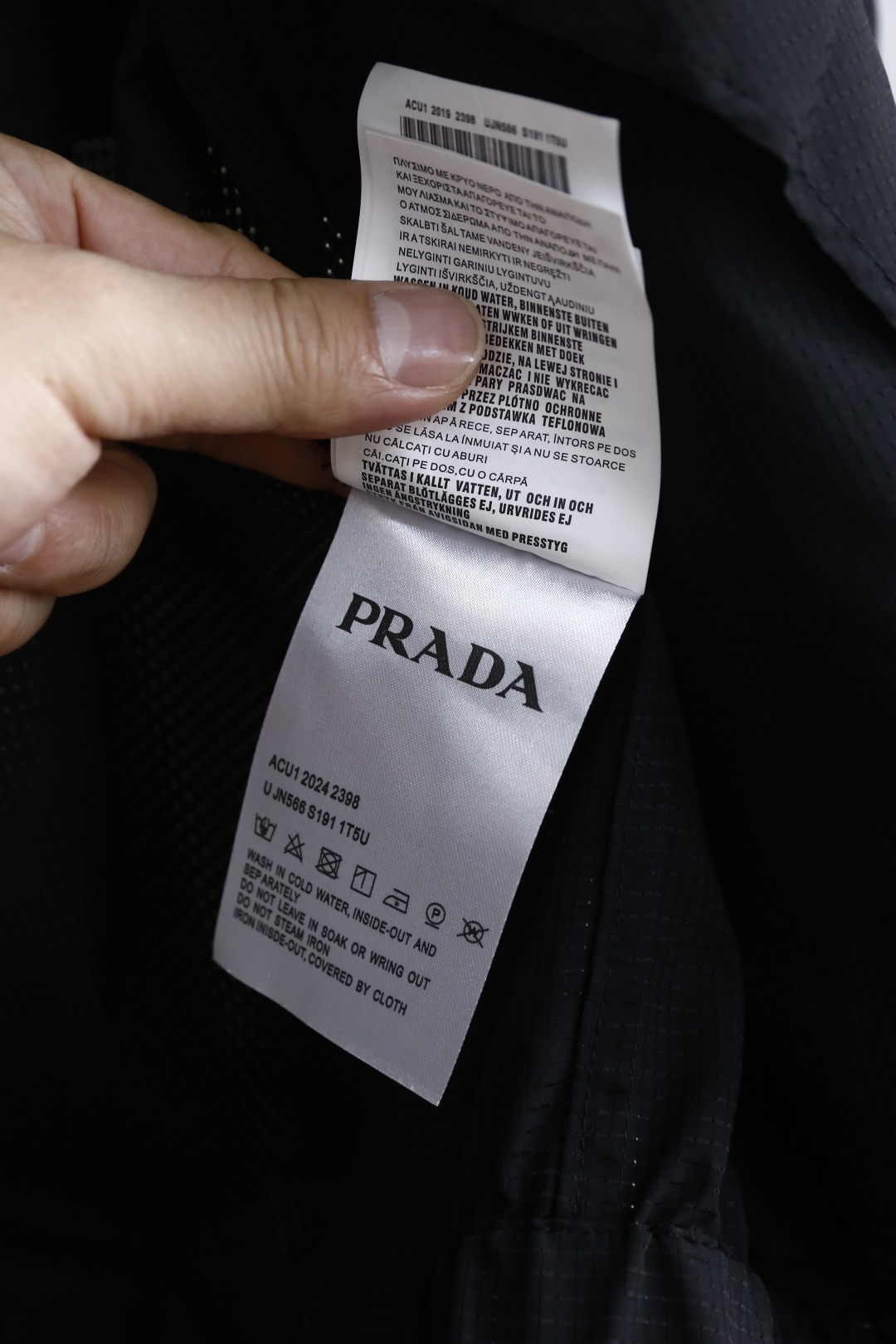 🔥普拉*/Pr*da.
2025春季新品男士夹克外套！贸易公司渠道货 人气极高的一款单品！时尚连帽搭配👍
