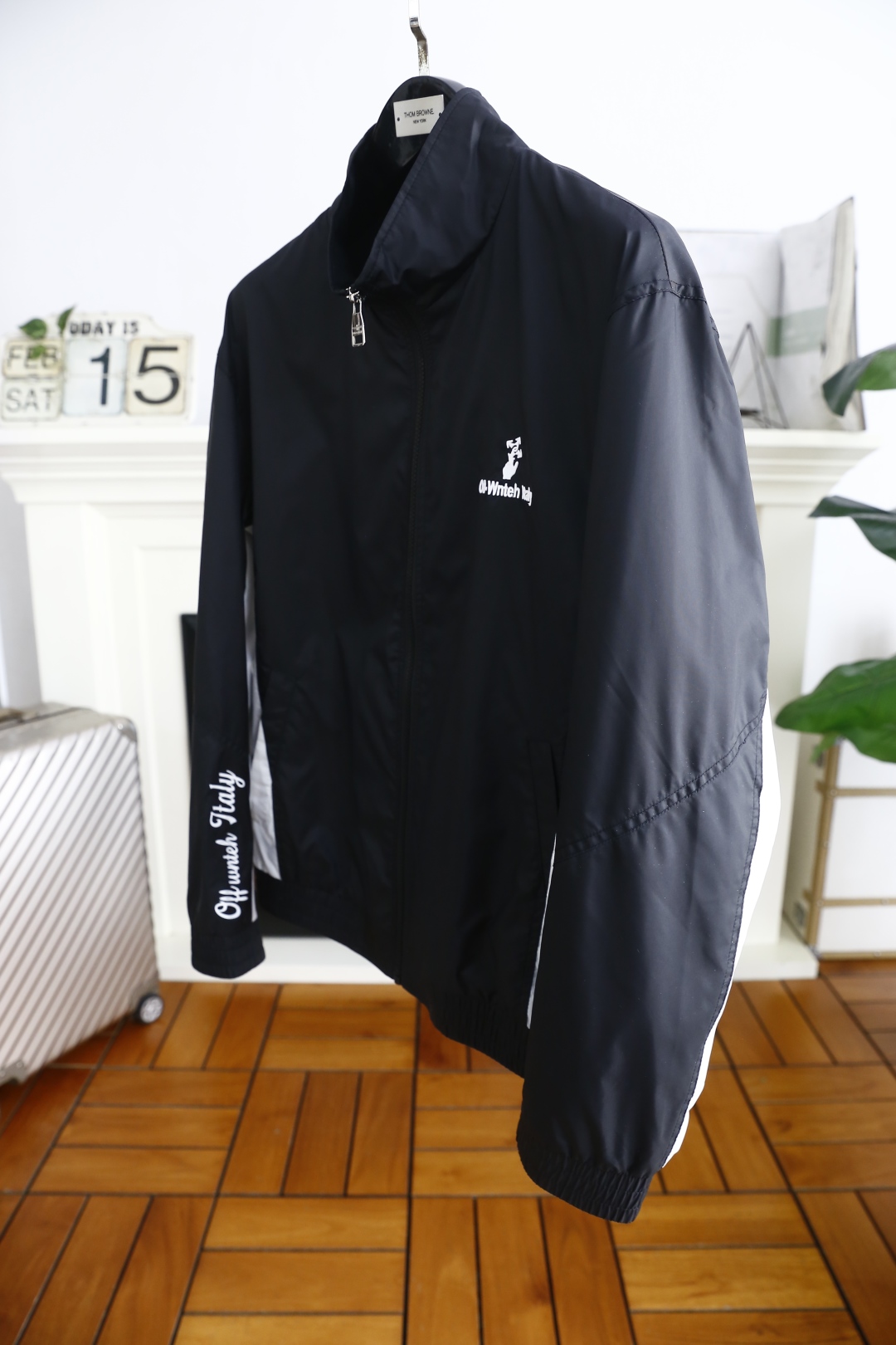 🔥OFF.
2025春季新品男士夹克外套！贸易公司渠道货 人气极高的一款单品！时尚立领搭配👍🏼奢华经典品