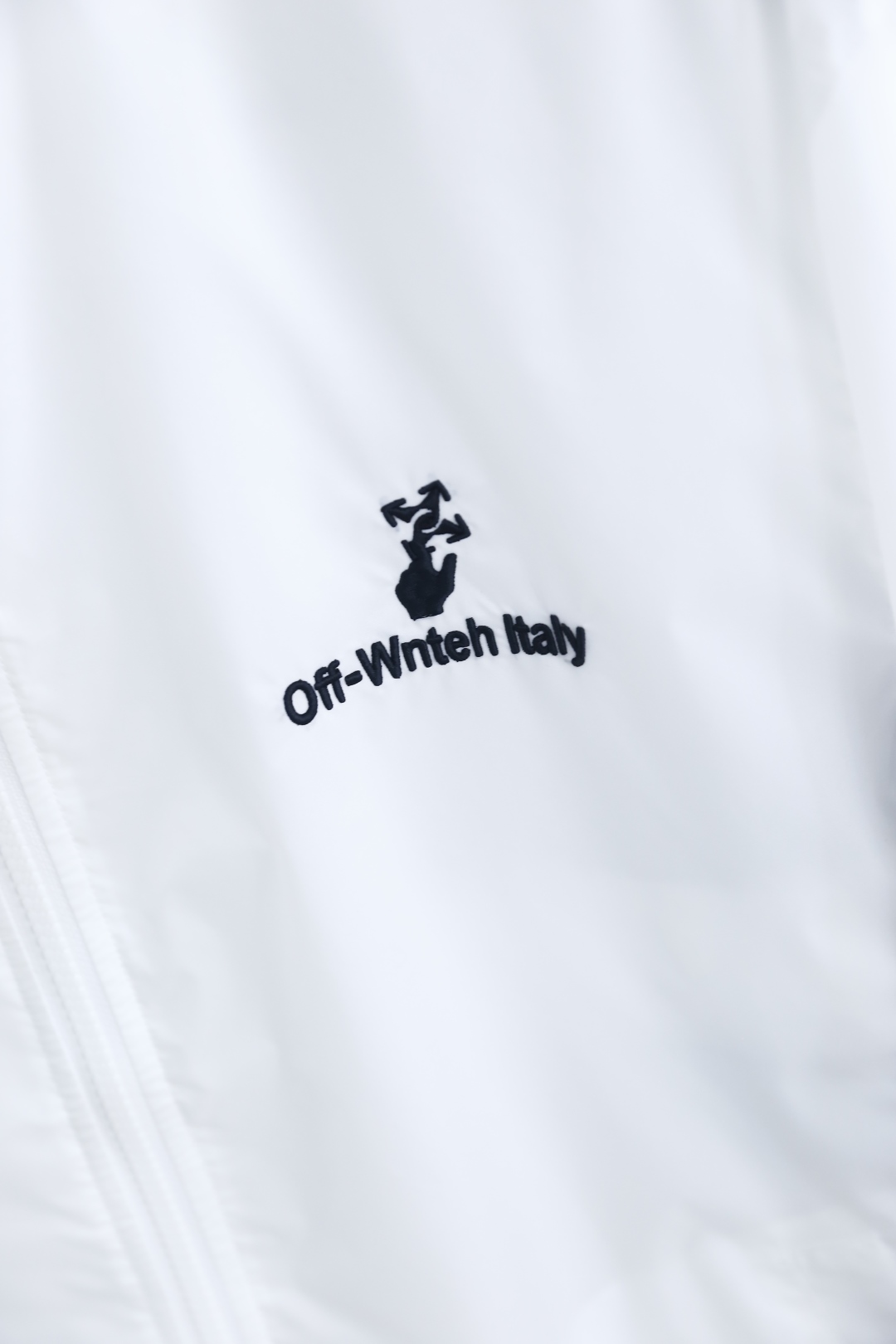 🔥OFF.
2025春季新品男士夹克外套！贸易公司渠道货 人气极高的一款单品！时尚立领搭配👍🏼奢华经典品