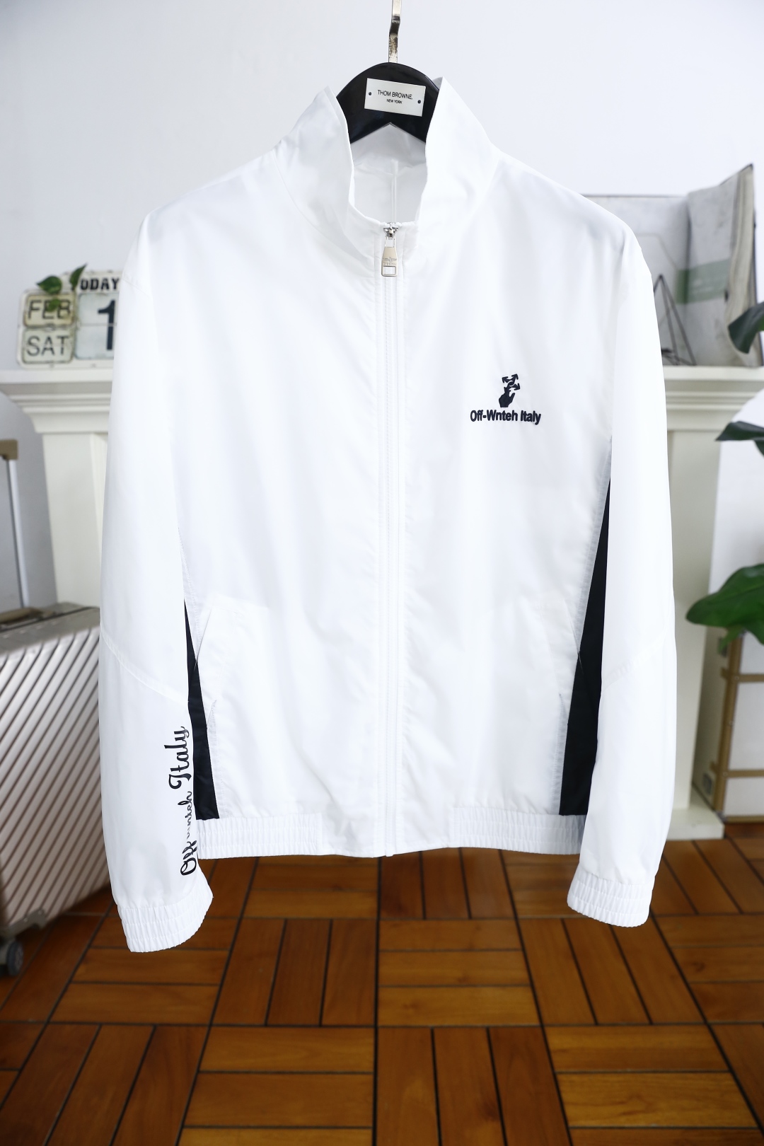 🔥OFF.
2025春季新品男士夹克外套！贸易公司渠道货 人气极高的一款单品！时尚立领搭配👍🏼奢华经典品