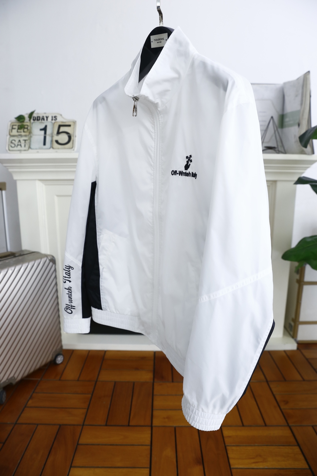 🔥OFF.
2025春季新品男士夹克外套！贸易公司渠道货 人气极高的一款单品！时尚立领搭配👍🏼奢华经典品