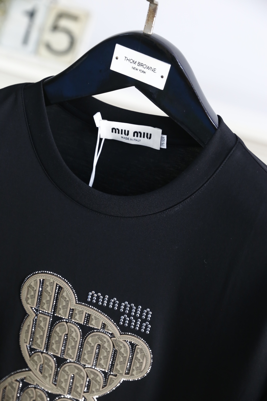🔥MIUMIU.
2025春季新款！时尚男士休闲圆领短袖👍时尚单品设计，更加时尚舒适，高标准定制，上身非