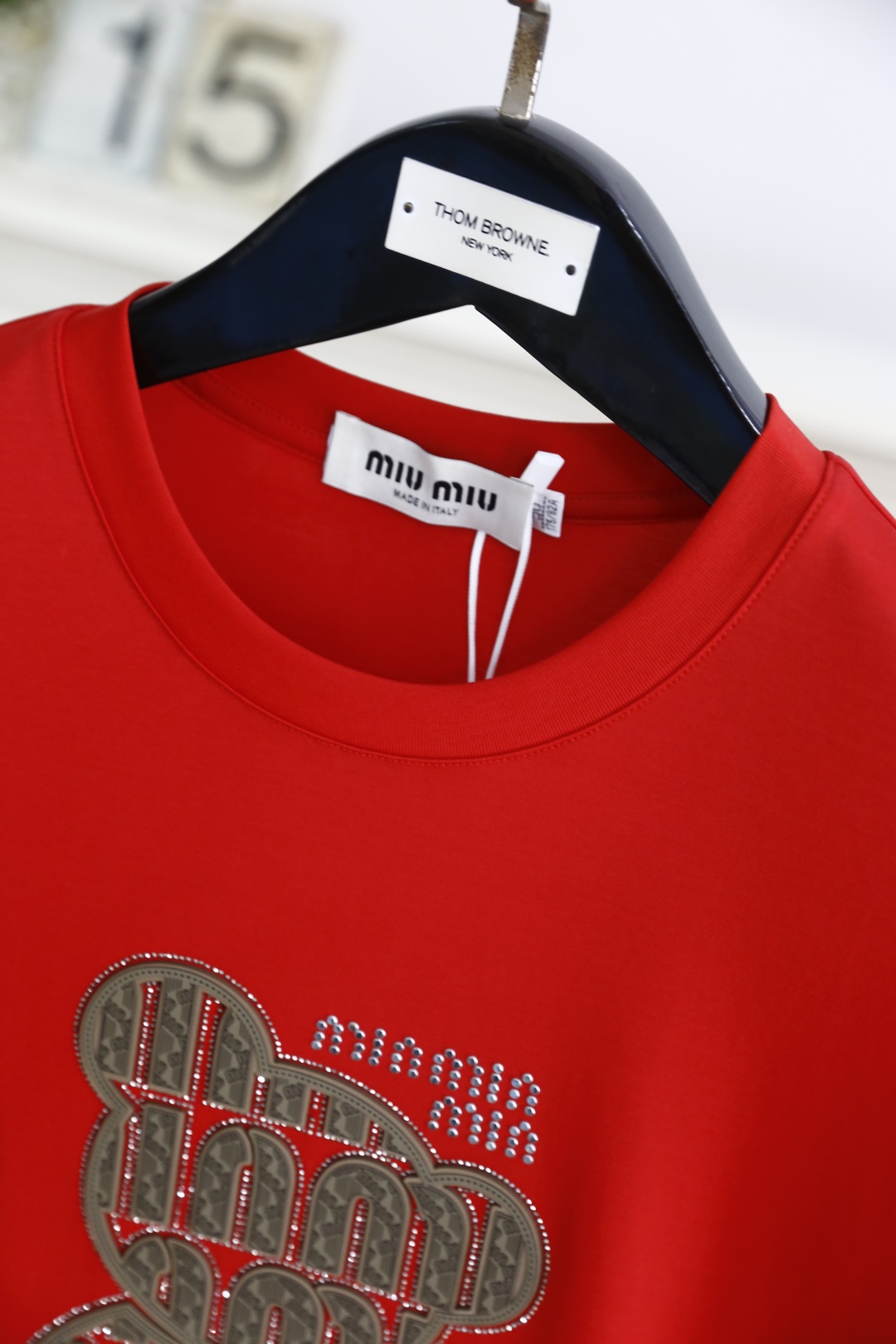 🔥MIUMIU.
2025春季新款！时尚男士休闲圆领短袖👍时尚单品设计，更加时尚舒适，高标准定制，上身非