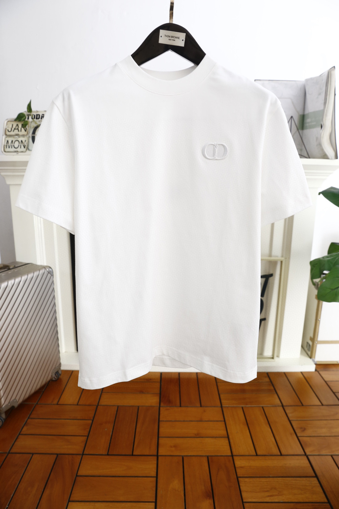 🔥迪奥/Christian D*or.
25早春新品！时尚男士圆领短袖🍃胸前奢华经典品牌LOGO标识标注