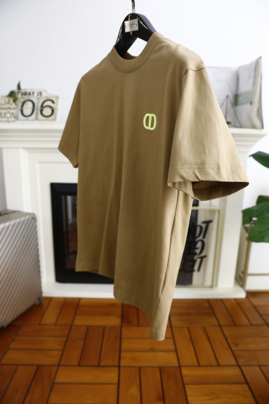 🔥迪奥/Christian D*or.
25早春新品！时尚男士圆领短袖🍃胸前奢华经典品牌LOGO标识标注