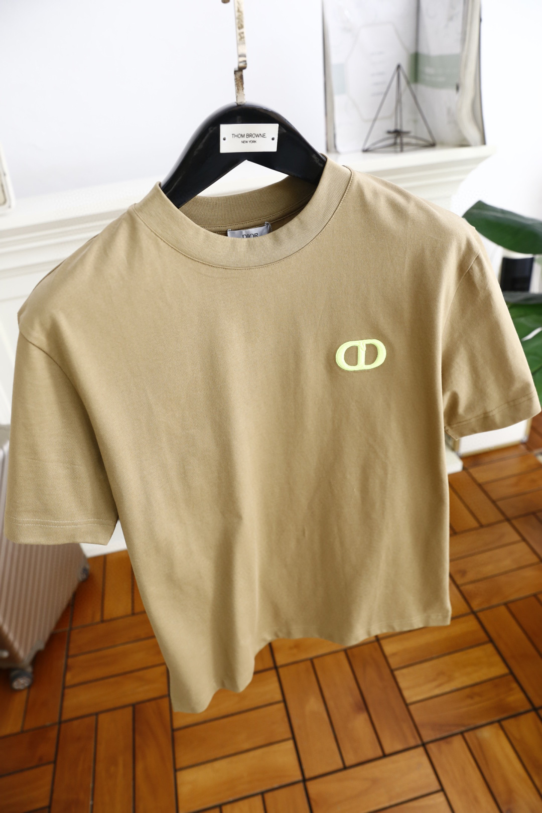 🔥迪奥/Christian D*or.
25早春新品！时尚男士圆领短袖🍃胸前奢华经典品牌LOGO标识标注