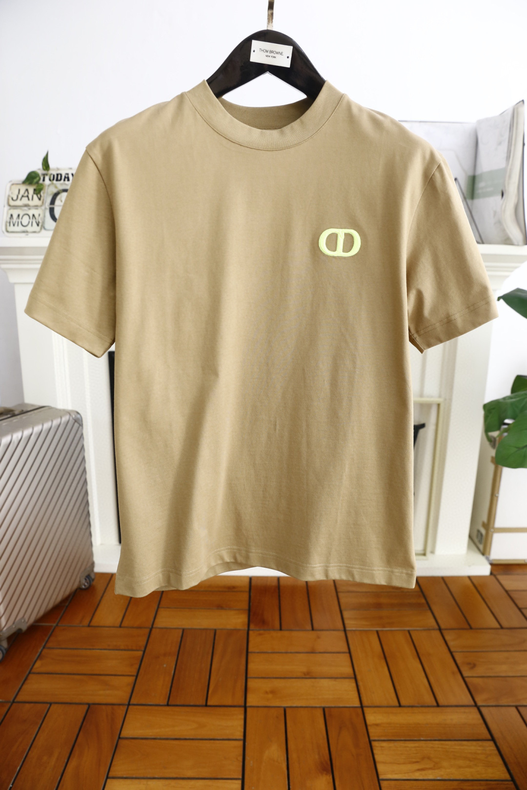 🔥迪奥/Christian D*or.
25早春新品！时尚男士圆领短袖🍃胸前奢华经典品牌LOGO标识标注