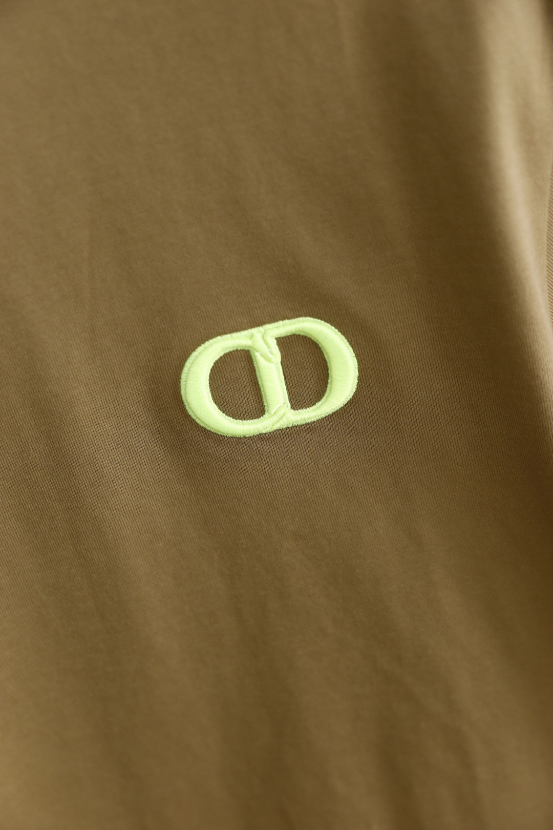 🔥迪奥/Christian D*or.
25早春新品！时尚男士圆领短袖🍃胸前奢华经典品牌LOGO标识标注