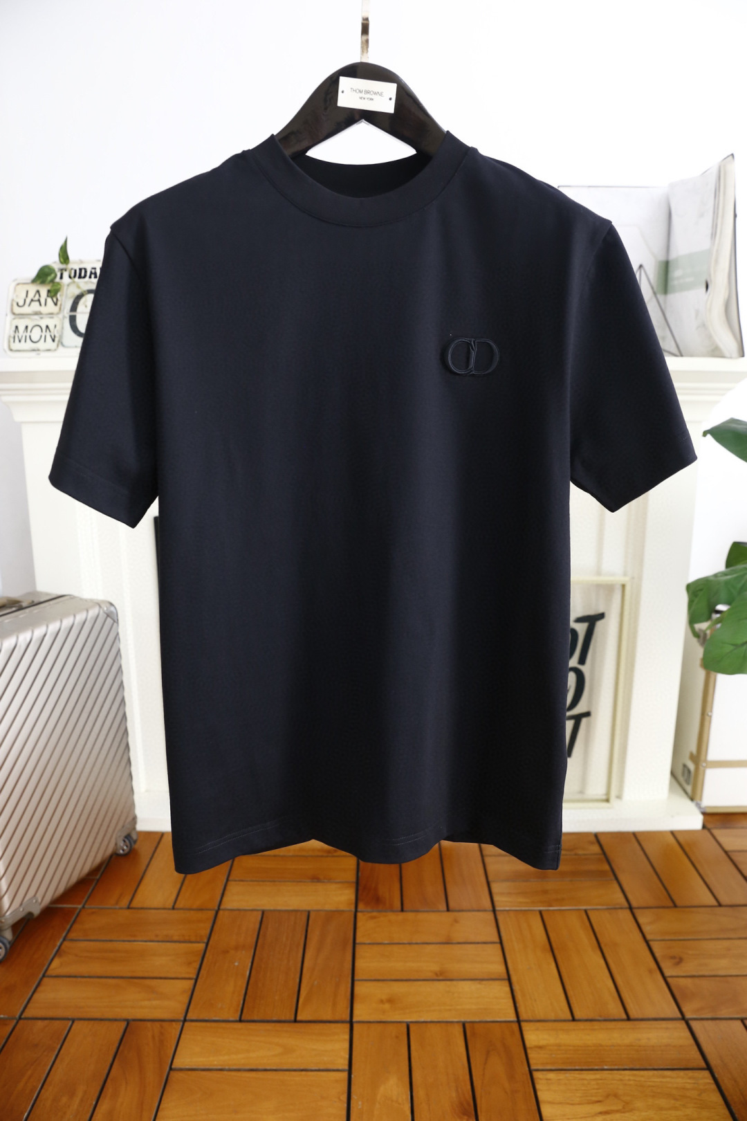 🔥迪奥/Christian D*or.
25早春新品！时尚男士圆领短袖🍃胸前奢华经典品牌LOGO标识标注