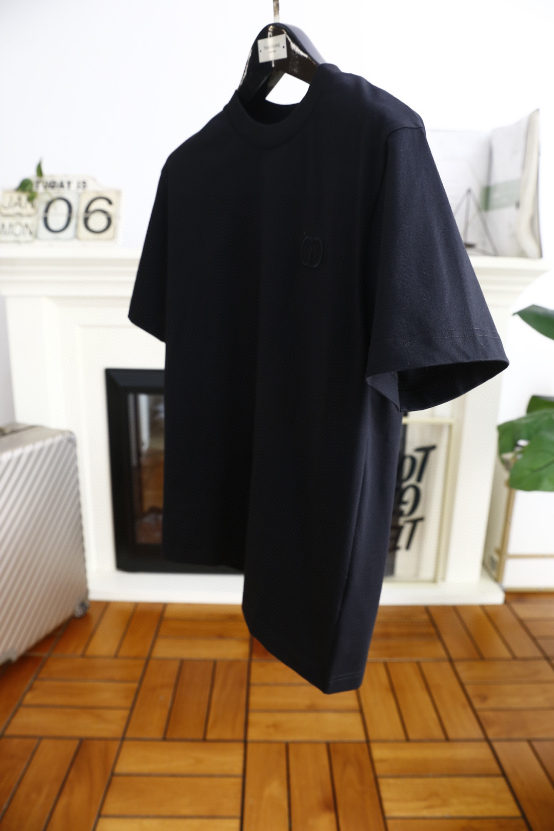 🔥迪奥/Christian D*or.
25早春新品！时尚男士圆领短袖🍃胸前奢华经典品牌LOGO标识标注
