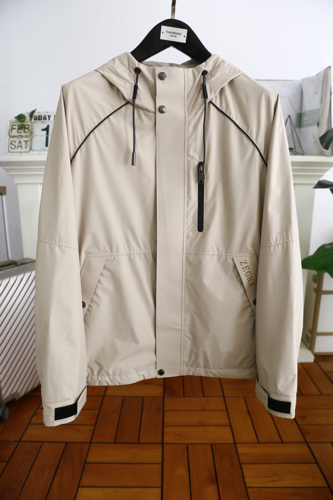 NO:119525,New spring new versatile casual and fashionable jacket for men, super avant-garde design style, delicate and comfortable, very light and not easy to wrinkle. Brand letter LOGO design!  Multiple craftsmanship The overall design is quite visual, the upper body is casual and stylish, with a certain degree of clarity, and it is definitely recommended to be at the cutting-edge fashion temperament. It is a must-have for urban leisure!  Counter size 48-56, shipped the next day!  ,,jackets & coats,alexander wang19860909春季新款男士新款百搭休闲时尚夹克 超前卫设计风格 细腻舒适 穿着非常轻便不易起皱.品牌字母LOGO设计！多重重工艺 整体的设计颇具视觉感,上身休闲有型,有一定的挺括度,绝对走在时尚最尖端的气质感推荐,都市休闲必备！专柜尺码48-56,隔天出货！,,jackets & coats,alexander wang,Men's clothing