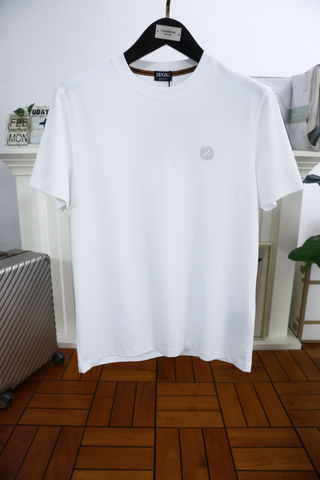 NO:119549,Jenny*/Zeg*a. Spring new product fashionable round neck short sleeve high-end custom versatile style!  More practical, anyone can easily control it. It uses high-end and comfortable fabric craftsmanship and luxurious classic brand logo design, which is very high-end and must-have if you understand the goods!  The style and tailoring are slim styles, which are very exquisite, showing aura and highlighting the exquisiteness of business men. This is the unique feature, the right slim fit, and the upper body effect is very good!  Complete three standards!  Counter size M-3XL, shipped the next day!  ,zegna,T-shirt,alexander wang19860909杰尼*/Zeg*a. 春季新品时尚圆领短袖高级定制百搭款式！更有实用感 任何人都可以轻松驾驭 采用高档舒适面料工艺 奢华经典品牌logo设计,非常显档次懂货的必须入！版型剪裁属于修身款 非常精致,显气场,又会凸显商务男士的精致,这就是独到之处,恰到好处的修身,上身效果非常赞！三标齐全！专柜尺码M-3XL,隔天出货！,,zegna,T-shirt,alexander wang,Men's clothing