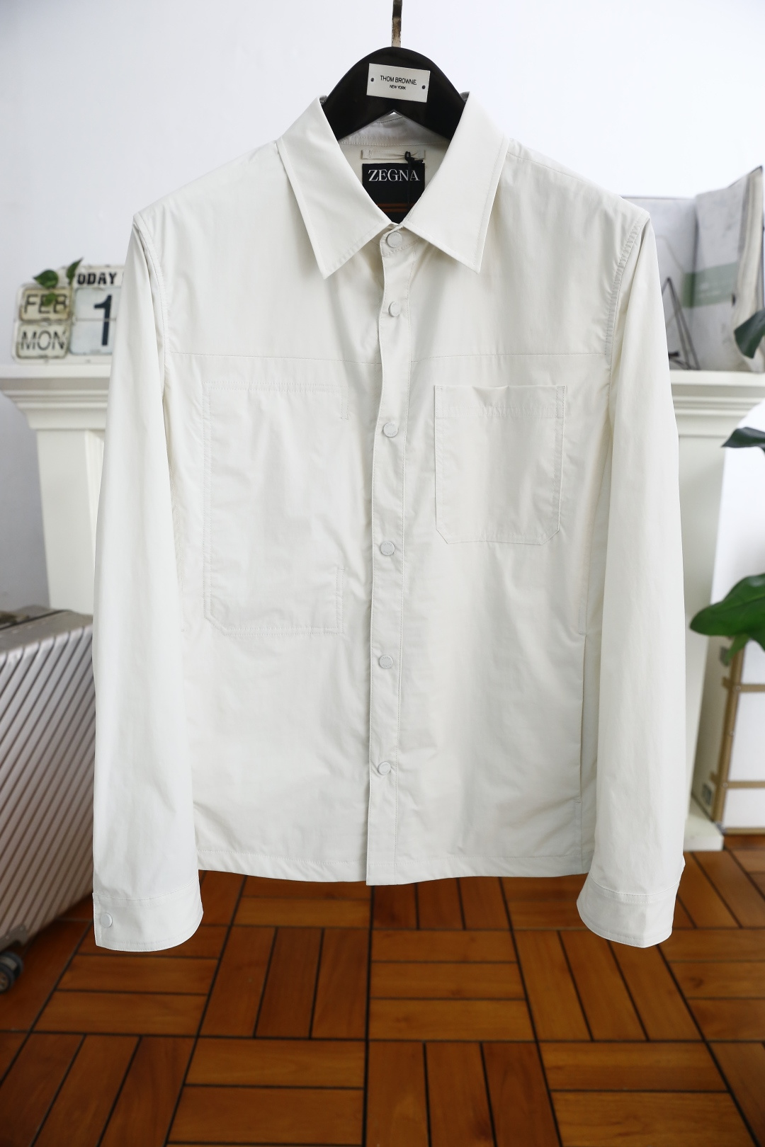 NO:119560,Jeni*/Ze*na. New spring jacket for men!  Trading company channel goods, a very popular single item!  The fashionable lapel buttons are matched with luxurious classic brand elements. The logo is very recognizable and has a stunning effect, demonstrating the extremely high brand fashion proposition and perfectly interpreting the brand's characteristics and soul!  It is made of comfortable top-grade fabrics, high-quality materials, very delicate texture, exquisite and exquisite detailing and exquisite auxiliary materials, and is a single item with extremely high shaping. Its appearance on the street is absolutely eye-catching and has an excellent equipment that can be selected from thousands of people!  Complete three standards!  Counter size M-3XL, shipped the next day!  ,zegna,jackets & coats,jackets & coats,alexander wang19860909杰尼*/Ze*na. 春季新品男士夹克外套！贸易公司渠道货 人气极高的一款单品！时尚翻领扣子搭配奢华经典品牌元素logo辨识度非常鲜明,效果惊艳,彰显了极高的品牌时髦主张,完美诠释了品牌的特质及灵魂所在！采用舒适顶级面料高克重材质,质感非常细腻,细节工艺精湛考究,辅料皆为外商客供,塑造性极高的一款单品,出街造型绝对招眼吸睛,万里挑一的绝佳装备！三标齐全！专柜尺码M-3XL,隔天出货！,,zegna,jackets & coats,jackets & coats,alexander wang,Men's clothing