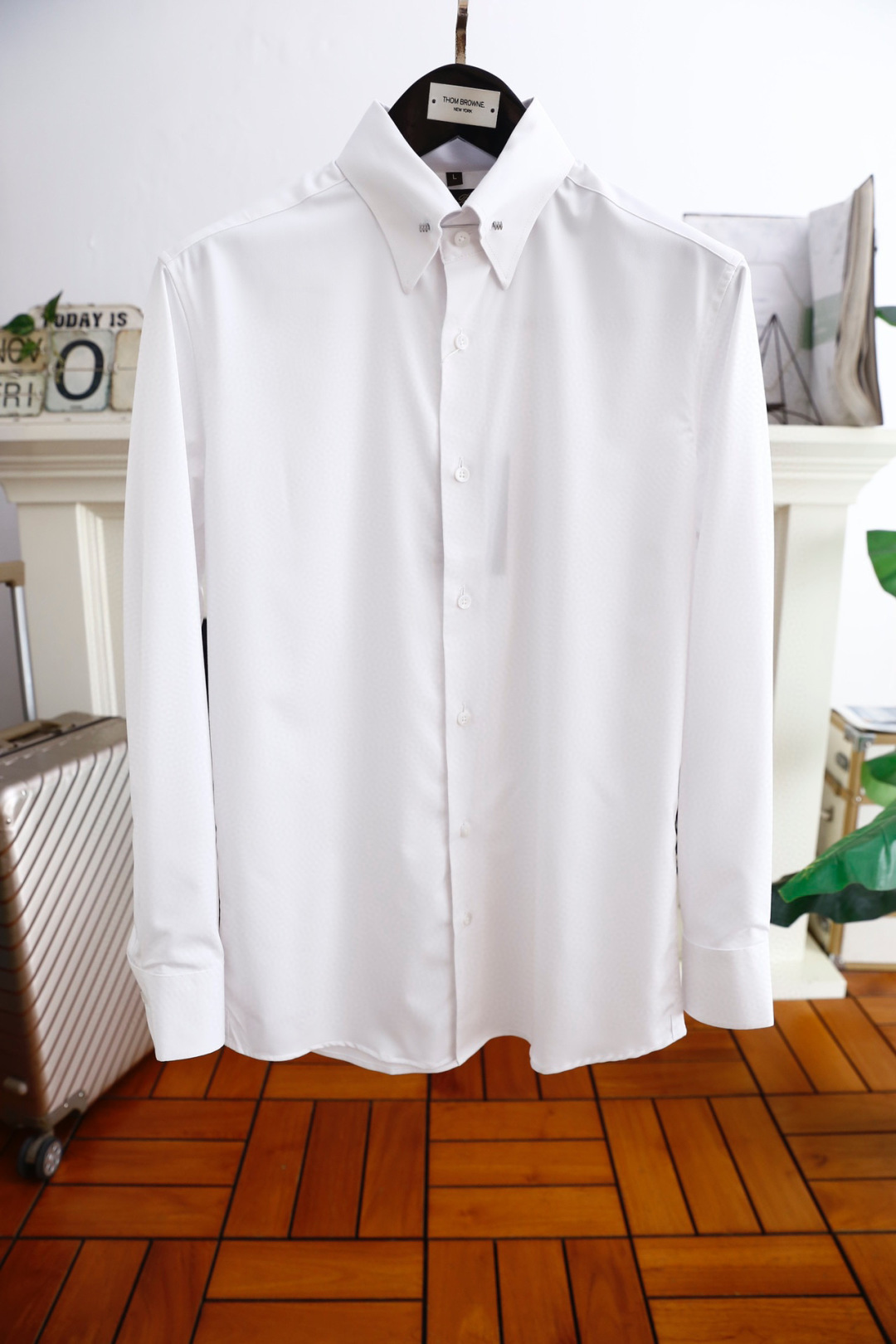 NO:121007,LP. 25 men's long-sleeved shirt trading company channel goods, the brand's classic elements design is perfect in appearance, belonging to the cabinet level, predictable hot products, high-end custom fabrics, master-level tailoring, invincible texture, excellent skin-friendly and exquisite craftsmanship, smooth lines, perfect matching!  Easy to upgrade the sense of fashion, with high recognition, excellent upper body effect, extremely exquisite workmanship, neat and meticulous routes, and can be matched for business or daily leisure!  Counter size M-3XL, shipped the next day!  loro piana shirts alexander wang19860909LP. 25男士长袖衬衫贸易公司渠道货,品牌经典元素设计品相完美如斯,属于入柜级别,可预见性的爆款,高级定制面料,大师级剪裁,质感无敌,亲肤性极佳工艺精湛,线条流畅,完美搭配！轻松将时髦感进阶,有着高强辨识度,上身效果超赞,做工极为考究严谨,走线工整细致,商务抑或日常休闲均可搭配！专柜尺码 M-3XL,隔天出货！,,loro piana,shirts,alexander wang,Men's clothing