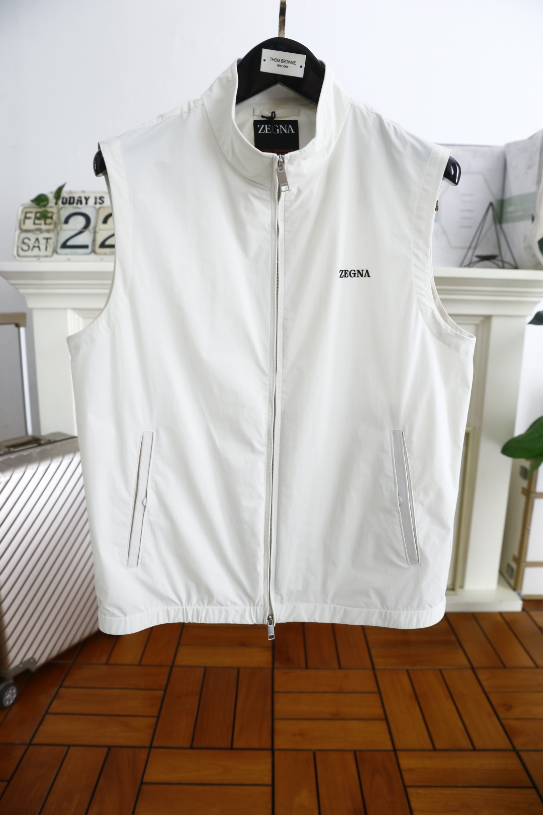 NO:122724,Jeni*/Ze*na. A new spring 2025 product for men's business casual vest is simple and fashionable without losing the sense of detail, luxurious classic brand letter LOGO design!  Every detail is exquisite and stylish, with a three-dimensional silhouette, and the upper body is very energetic!  Standard style!  The fabric is made of soft and delicate custom fabric. It is a comfortable and comfortable upper body, crisp and stylish, and can be easily controlled by both business and leisure! Counter sizes 48-56, shipped the next day!  ,zegna,alexander wang19860909杰尼*/Ze*na. 2025春季新品男士商务休闲马甲简约时尚又不失细节感一款,奢华经典品牌字母LOGO设计！每一处细节都精致有型 立体廓型感,上身超显精神！标准的版型！面料采用柔软细腻定制面料 上身亲肤舒适,挺括有型,商务休闲都能很好驾驭的一款! 专柜尺码48-56,隔天出货！,,zegna,alexander wang,Men's clothing