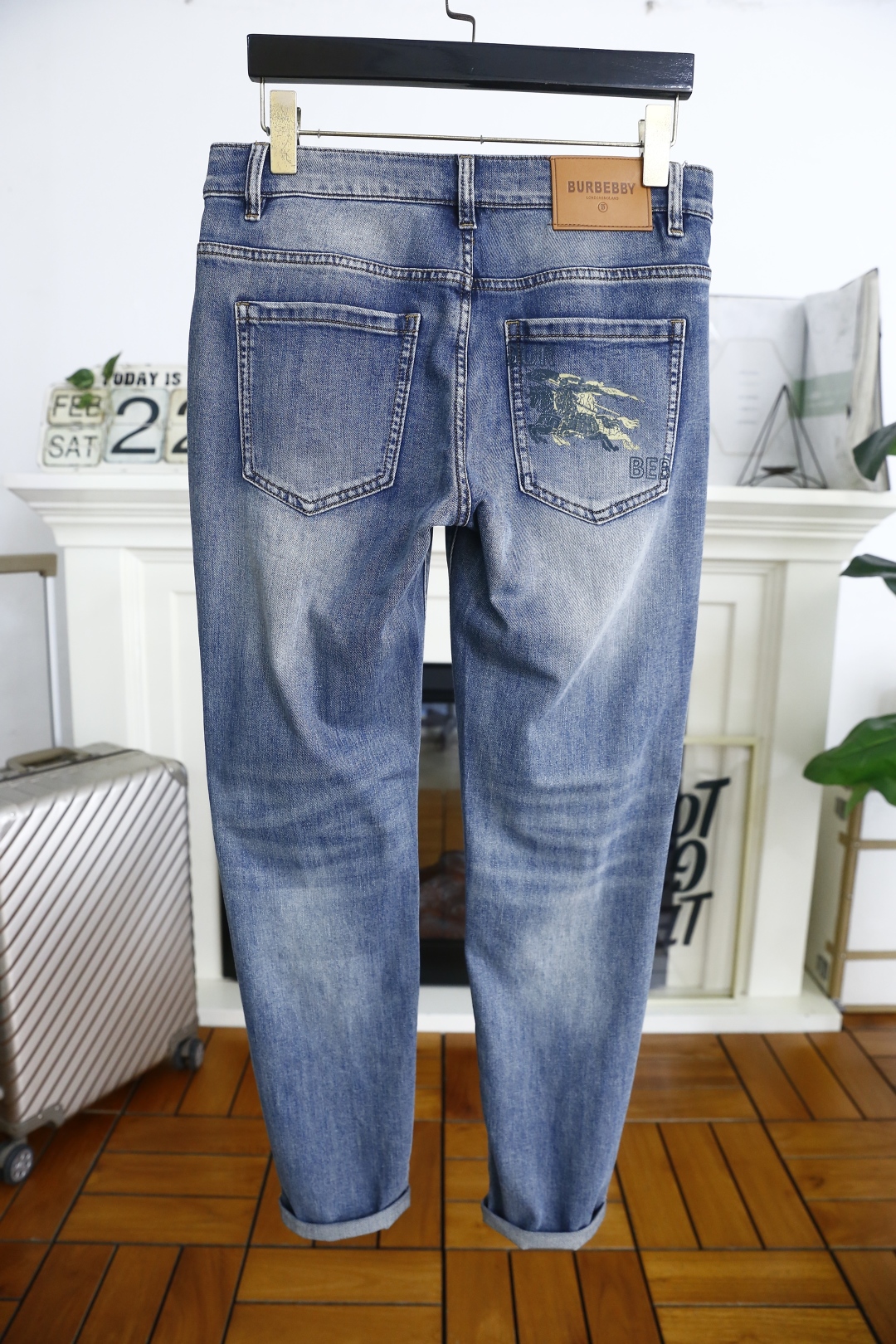 🔥巴宝丽/Bur*erry.
2025春季新品🆕原单高端牛仔裤！奢华经典品牌战马LOGO配饰 专柜热销款