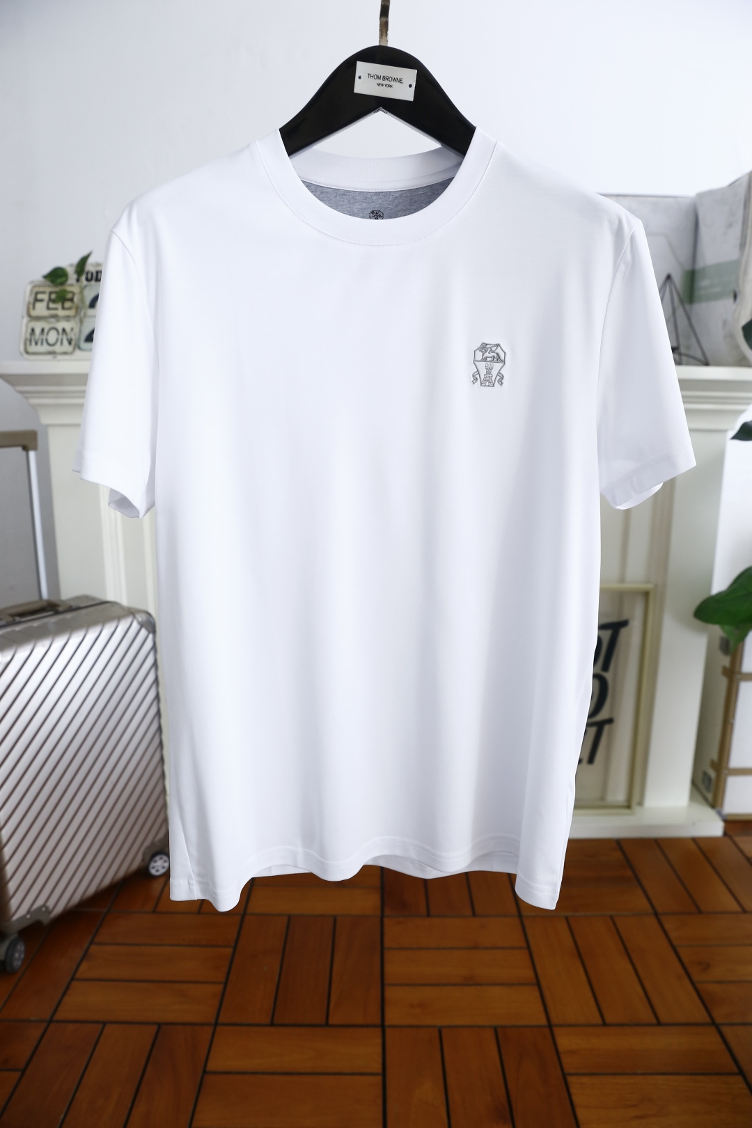 NO:124646,Brunello Cucinelli. 2025 spring and summer new product for men's round neck short sleeves, luxury brand LOGO logo on the chest, you can appreciate the youthfulness and fashion sense brought by this design!  The overall fashion is fashionable and trendy. The fabric is made of top-quality fabrics for customer supply, soft, skin-friendly and breathable, and has a very crisp and crisp drooping feeling. The upper body is fashionable and fashionable, and it is a must-have item for trendy men!  Complete three standards!  Counter size M-3XL, shipped the next day!  brunello cucinelli,T-shirt,alexander wang19860909Brunello Cucinelli. 2025春夏新品男士圆领短袖胸前奢华品牌LOGO标识标注上身就能体会这款设计带来的年轻与时尚感！整体时尚而有潮流,面料采用客供顶级面料 柔软亲肤透气 ,又有很好的挺括 垂感 上身时尚潮流色系,潮男必备单品！三标齐全！专柜尺码M-3XL,隔天出货！,,brunello cucinelli,T-shirt,alexander wang,Men's clothing