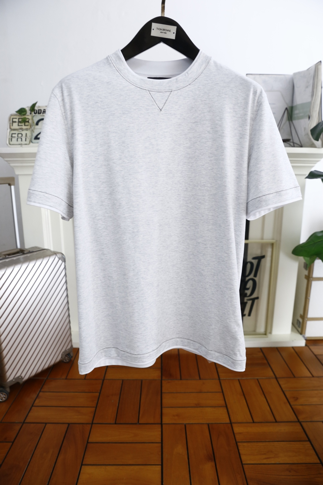 NO:124648,Zenia/Ze*na. 2025 spring and summer new products for men's round neck short sleeves, luxury elements on the chest, LOGO logo on the upper body, you can experience the youthfulness and fashion sense brought by this design!  The overall fashion is fashionable and trendy. The fabric is made of Egyptian cotton fabric, soft, skin-friendly and breathable, and has a very crisp and drape. The upper body is fashionable and fashionable, and it is a must-have item for trendy men!  Counter size M-4XL, shipped the next day!  ,zegna,T-shirt,alexander wang19860909杰尼亚/Ze*na. 2025春夏新品男士圆领短袖胸前奢华元素LOGO标识标注上身就能体会这款设计带来的年轻与时尚感！整体时尚而有潮流,面料采用埃及棉面料 柔软亲肤透气 ,又有很好的挺括 垂感 上身时尚潮流色系,潮男必备单品！专柜尺码M-4XL,隔天出货！,,zegna,T-shirt,alexander wang,Men's clothing