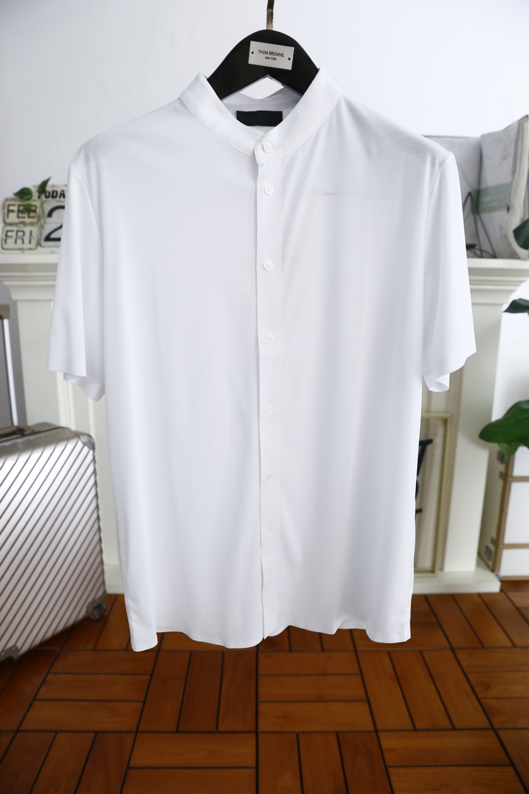 NO:124662,Jeni*/Ze*na. 2025 spring and summer new products for men's exquisite neckline cardigan short-sleeved luxury classic brand elements design, you can experience the youthfulness and fashion sense brought by this design!  The overall style is fashionable and trendy. The fabric is made of mulberry silk comfortable fabric, soft, skin-friendly and breathable, and has a very crisp and drooping feeling. The upper body is fashionable and fashionable, and it is a must-have item in summer!  Counter size M-4XL, shipped the next day!  ,zegna,T-shirt,alexander wang19860909杰尼*/Ze*na. 2025春夏新品男士精致领口开衫短袖奢华经典品牌元素设计上身就能体会这款设计带来的年轻与时尚感！整体时尚而有潮流,面料采用桑蚕丝舒适面料 柔软亲肤透气 ,又有很好的挺括 垂感 上身时尚潮流色系,夏季必备单品！专柜尺码M-4XL,隔天出货！,,zegna,T-shirt,alexander wang,Men's clothing