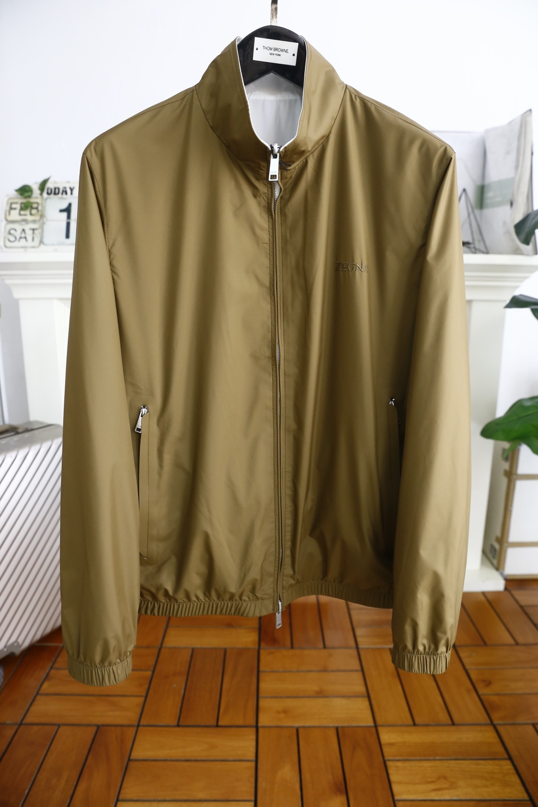 NO:126033,Jenny*/Zeg*a. The new spring 2025 classic stand-alone jacket is worn on both sides with high-end top-grade fabrics!  Top-level fashion brand element design, using customized hardware and accessories, smooth lines and exquisite craftsmanship, excellent upper body style, comfortable fabric, windproof and warm, and casual matching are very fashionable, handsome, casual and fashionable men's must-have!  Counter size 48-56, shipped the next day!  ,zegna,jackets & coats,alexander wang19860909杰尼*/Zeg*a. 2025春季新品经典立领夹克双面可穿采用高端顶级面料！顶级时尚大牌元素设计,采用定制五金辅料,线条流畅,工艺精致,上身版型超赞,面料舒适,挡风保暖,随意搭配都非常时尚帅气休闲时尚男仕必备款哦！专柜尺码48-56,隔天出货！,,zegna,jackets & coats,alexander wang,Men's clothing