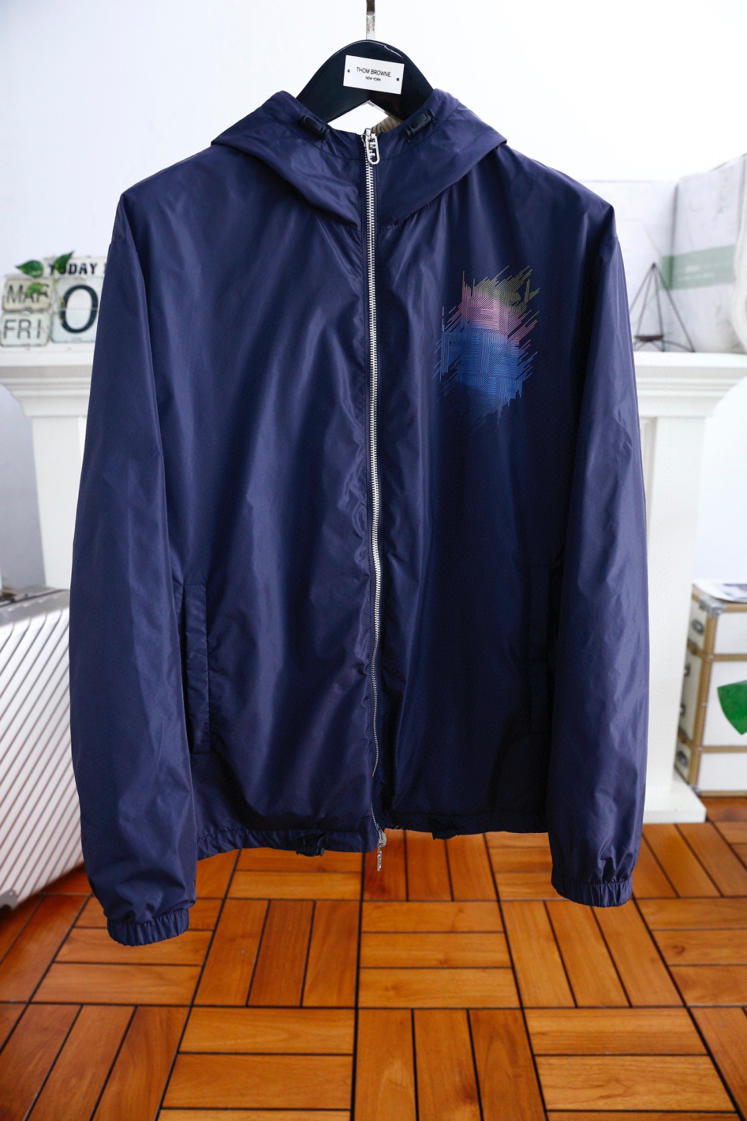 NO:126031,Fen*i. 25 men's double-sided wearable jacket is made of high-end top-notch fabric!  The top fashion brand classic digital printing logo design uses customized hardware and accessories, smooth lines and exquisite craftsmanship, excellent upper body style, comfortable fabric, windproof and warm, and casual matching is very fashionable, handsome, casual and fashionable men's must-have!  Counter size 48-56, shipped the next day!  ,fendi,fendi,jackets & coats,alexander wang19860909芬迪/Fen*i. 25男士双面可穿夹克采用高端顶级面料！顶级时尚大牌经典数码印花logo设计,采用定制五金辅料,线条流畅,工艺精致,上身版型超赞,面料舒适,挡风保暖,随意搭配都非常时尚帅气休闲时尚男仕必备款哦！专柜尺码48-56,隔天出货！,,fendi,fendi,jackets & coats,alexander wang,Men's clothing