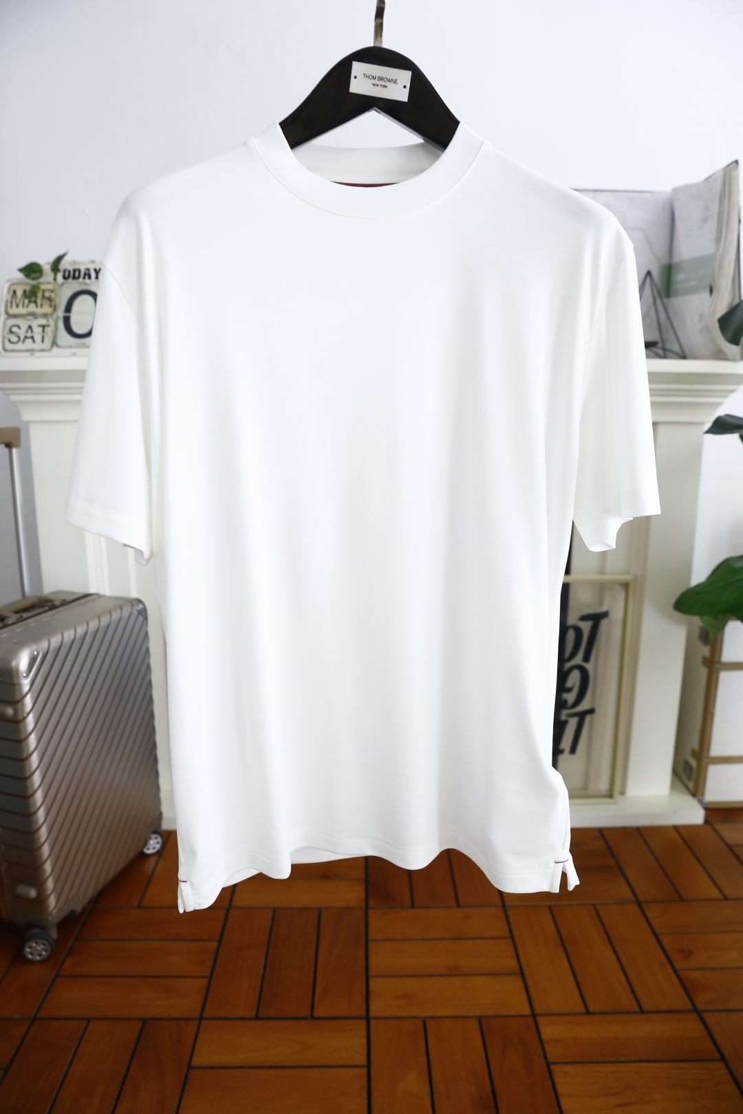 NO:126049,Jeni*/Ze*na. 2025 spring and summer new product for men's clean version short-sleeved fashion classic round neck loose style design!  High-end custom versatile styles that anyone can easily control. Use top-notch modal cotton fabric!  It is very high-end and understandable. It must be purchased!  Soft, skin-friendly and breathable, and has a very crisp and drooping feeling. The upper body is fashionable and fashionable, and it is a must-have item for trendy men!  Counter size M-4XL, shipped the next day!  ,zegna,T-shirt,alexander wang19860909杰尼*/Ze*na. 2025春夏新品男士净版短袖时尚经典圆领宽松版型设计！高级定制百搭款式 任何人都可以轻松驾驭 采用顶级莫代尔棉面料！非常显档次懂货的必须入！柔软亲肤透气 ,又有很好的挺括 垂感 上身时尚潮流色系,潮男必备单品！专柜尺码M-4XL,隔天出货！,,zegna,T-shirt,alexander wang,Men's clothing