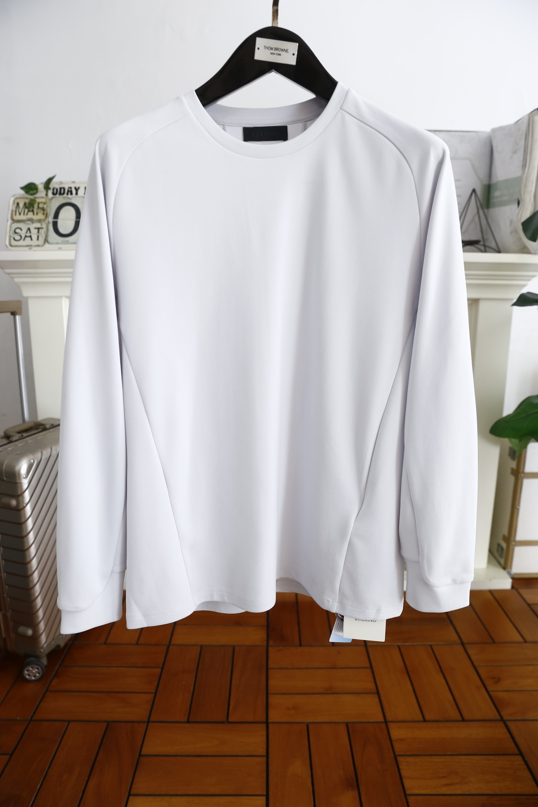 NO:126042,Zenia/Ze*na. New sunscreen outdoor long sleeves, fashionable and exquisite round neck design for spring 2025!  High-end custom versatile styles that anyone can easily control. Use high-end top-quality comfortable and breathable fabrics!  Luxurious classic elements design!  It is very high-end and understandable. It must be purchased!  It is very exquisite, showing aura, and highlighting the exquisiteness of business men. This is the unique feature, and the upper body effect is very good!  Counter sizes 48-58, shipped the next day!  ,zegna,alexander wang19860909杰尼亚/Ze*na. 2025春季新品防晒户外长袖时尚精致圆领设计！高级定制百搭款式 任何人都可以轻松驾驭 采用高档顶级舒适透气面料！奢华经典元素设计！非常显档次懂货的必须入！非常精致,显气场,又会凸显商务男士的精致,这就是独到之处,上身效果非常赞！专柜尺码48-58,隔天出货！,,zegna,alexander wang,Men's clothing