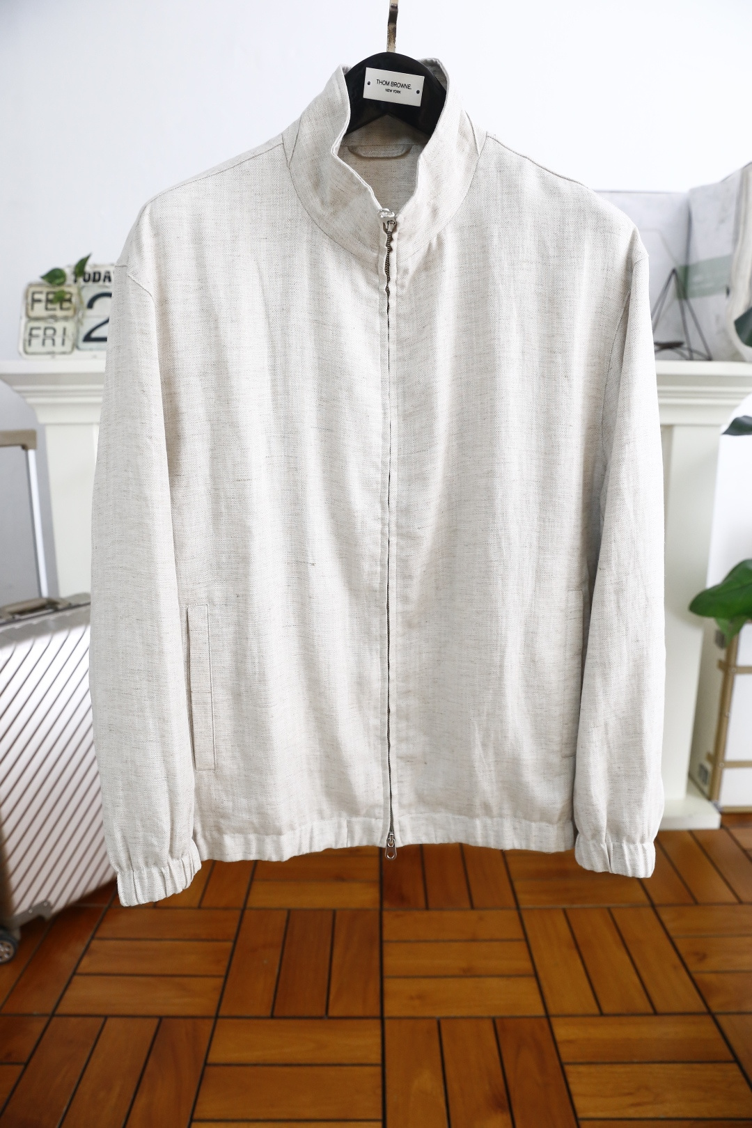 NO:126039,Zenia/Ze*na. Recommended for new spring 2025 classic jackets for men!  Luxury classic elements are required for artifacts that are early and late!  Fashionable zippered men's jacket, fashionable casual jacket jacket, high-end and comfortable Tencel linen fabric, the texture is high-end and delicate, with a strong sense of class and luxurious classic element design, both business and casual styles, versatile styles are suitable for all occasions, and anyone can easily control it!  Counter code M-4XL, shipped the next day!  ,zegna,jackets & coats,jackets & coats,alexander wang19860909杰尼亚/Ze*na. 2025春季新品男士经典夹克推荐！早出晚归必备神器奢华经典元素搭配！时尚拉链设计男士外套,时尚休闲外套夹克 ,采用高档顶级舒适天丝亚麻面料面料的质感很高档细腻,档次感强奢华经典元素设计,商务休闲兼备款,款式百搭适合各种场合 ,任何人都可以轻松驾驭！专柜码数M-4XL,隔天出货！,,zegna,jackets & coats,jackets & coats,alexander wang,Men's clothing