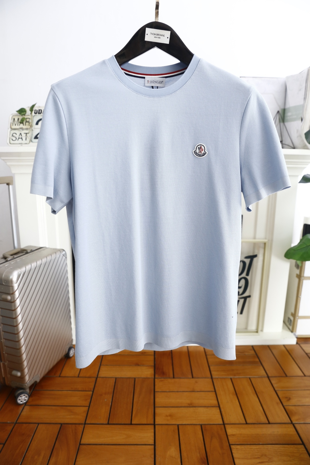 NO:132595,Mon*ler. New in summer 25!  Classic round neck men's short-sleeved fashion item design, more fashionable and comfortable, high-standard customization, very stylish upper body, luxury brand LOGO pattern on chest, customer-supplied auxiliary materials, using top-grade comfortable cotton fabric with very delicate texture, exquisite details and exquisite craftsmanship, extremely shaping item, can be matched with any fashion, super good style, a must-have item for trendy men. Counter size: M-4XL, shipped the next day!  , Moncler, T-shirt, alexander wang19860909蒙口/Mon*ler. 25夏季新款！经典圆领男士短袖时尚单品设计,更加时尚舒适,高标准定制,上身非常有型,胸前奢华品牌LOGO 图案 客供辅料,采用顶级舒适棉面料质感非常细腻,细节工艺精湛考究,塑造性极高的一款单品,任何时装都可以搭配,版型超级好 潮男必备单品 专柜尺码:M-4XL,隔天出货！,,Moncler,T-shirt,alexander wang,Men's clothing