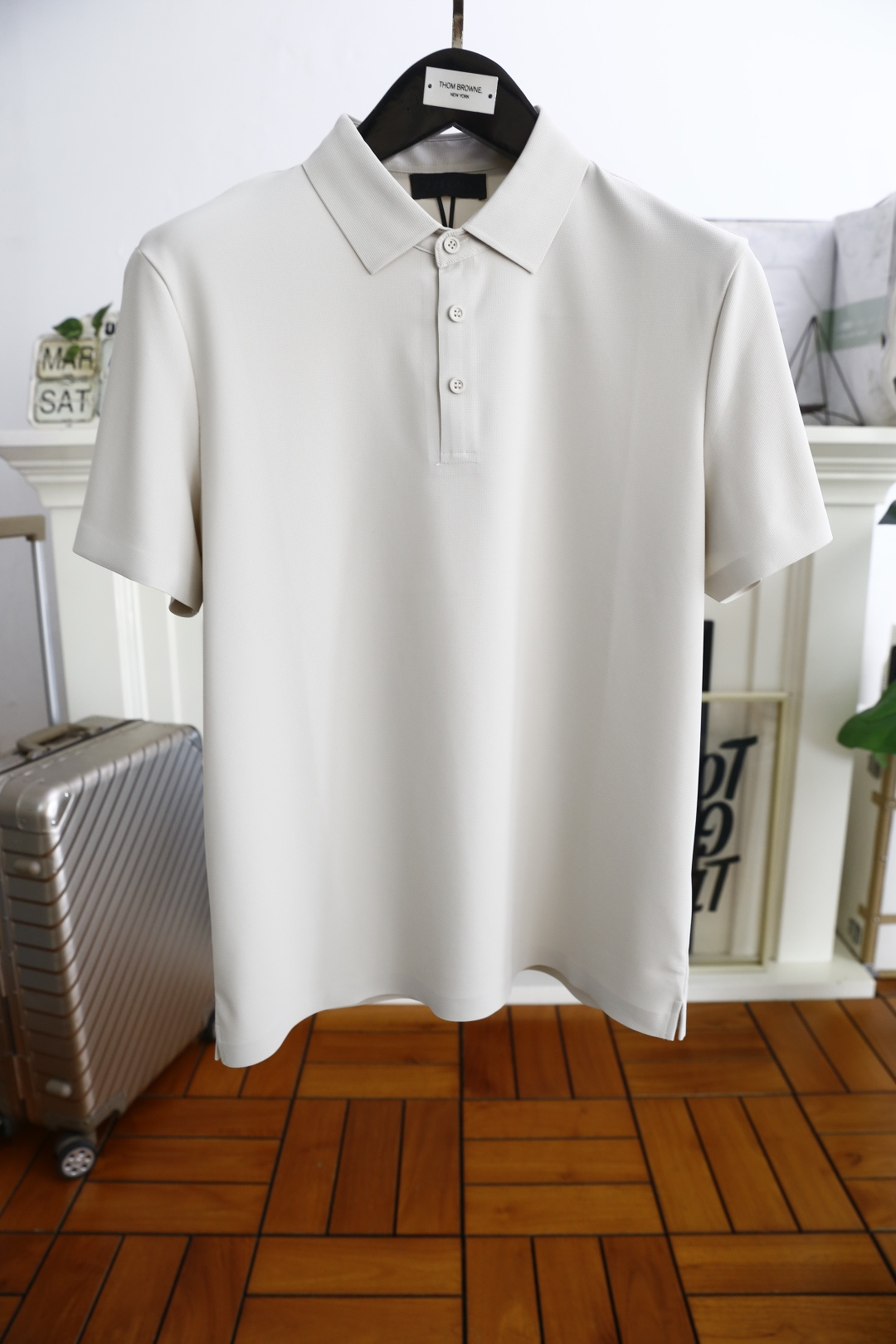 NO:133665,Jeni*/Ze*na. New in summer!  Classic fashion lapel polo short-sleeved fashion item design, more fashionable and comfortable, high standard customization, very stylish upper body, luxurious classic element LOGO pattern for back, customer-supplied auxiliary materials, customer-supplied imported comfortable breathable fabric with very delicate texture, exquisite and exquisite detailing and exquisite accessories, all supplied by foreign merchants, a very high shaping item, can be matched with any fashion, the style is super good, a must-have item for trendy men!  Counter size: 48-58, shipped the next day!  ,zegna,T-shirt,alexander wang19860909杰尼*/Ze*na. 夏季新品！经典时尚翻领polo短袖时尚单品设计,更加时尚舒适,高标准定制,上身非常有型,后幅奢华经典元素LOGO图案 客供辅料,客供进口舒适透气面料质感非常细腻,细节工艺精湛考究,辅料皆为外商客供,塑造性极高的一款单品,任何时装都可以搭配,版型超级好 潮男必备单品！专柜尺码:48-58,隔天出货！,,zegna,T-shirt,alexander wang,Men's clothing