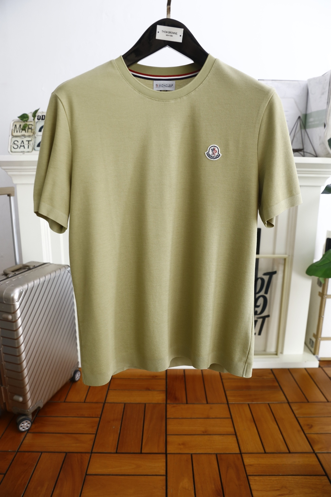 NO:132591,Mon*ler. New in summer 25!  Classic round neck men's short-sleeved fashion item design, more fashionable and comfortable, high-standard customization, very stylish upper body, luxury brand LOGO pattern on chest, customer-supplied auxiliary materials, using top-grade comfortable cotton fabric with very delicate texture, exquisite details and exquisite craftsmanship, extremely shaping item, can be matched with any fashion, super good style, a must-have item for trendy men. Counter size: M-4XL, shipped the next day!  , Moncler, T-shirt, alexander wang19860909蒙口/Mon*ler. 25夏季新款！经典圆领男士短袖时尚单品设计,更加时尚舒适,高标准定制,上身非常有型,胸前奢华品牌LOGO 图案 客供辅料,采用顶级舒适棉面料质感非常细腻,细节工艺精湛考究,塑造性极高的一款单品,任何时装都可以搭配,版型超级好 潮男必备单品 专柜尺码:M-4XL,隔天出货！,,Moncler,T-shirt,alexander wang,Men's clothing