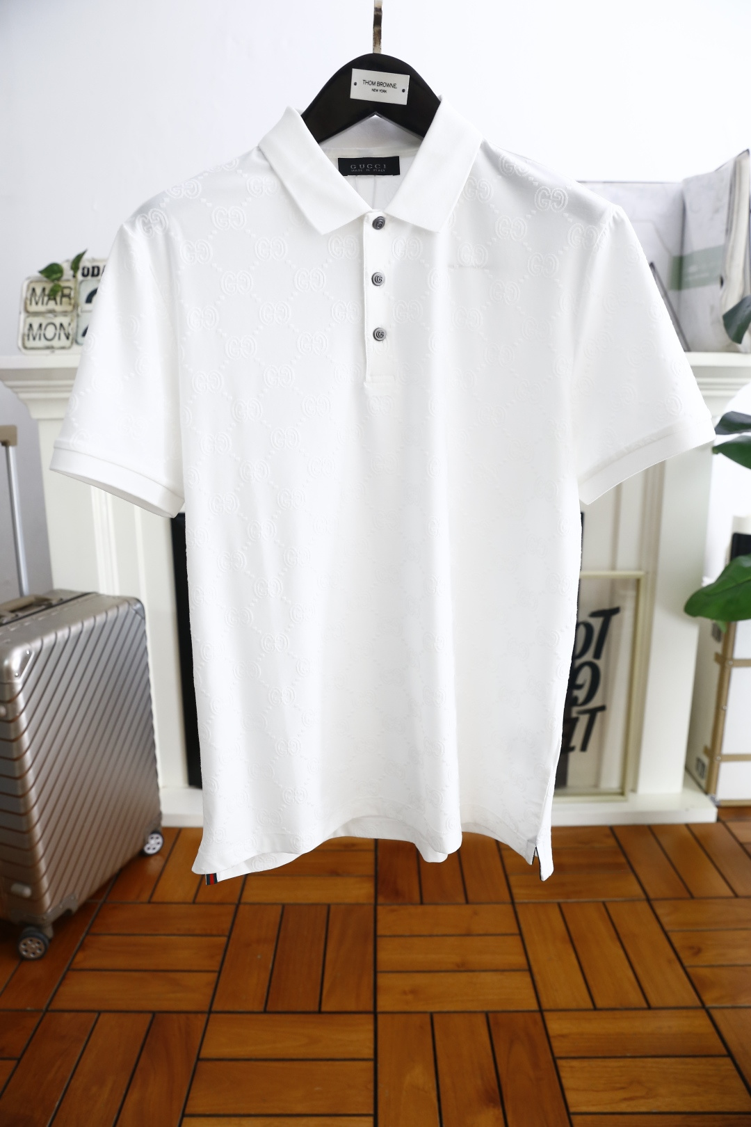 NO:133684,Gucci/Gu*ci. New summer short-sleeved classic lapel POLO shirt for men!  Heavyweight stunning items, new style, elegant style, high street mixed and match tone with flavor, eye-catching and powerful work. The luxury brand full jacquard LOGO pattern design has rich visual effects, and the use of high-end soft and comfortable fabrics is particularly good in skin-friendly. The design concept of exquisite fashion and elegant perfectly interprets the urban male temperament counter size 48-58, shipped the next day!  ,gucci,T-shirt,alexander wang19860909古驰/Gu*ci. 夏季新款男士短袖上市经典翻领POLO衫！重磅级尤物单品,新形态雅痞风格高街混搭腔调有味,吸睛有力之作.奢华品牌满幅提花LOGO图案设计,视觉效果丰富,采用高档柔软舒适面料亲肤感特别好.赋予了时装精致和优雅的设计理念完美诠释都市型男气质专柜尺码48-58,隔天出货！,,gucci,T-shirt,alexander wang,Men's clothing