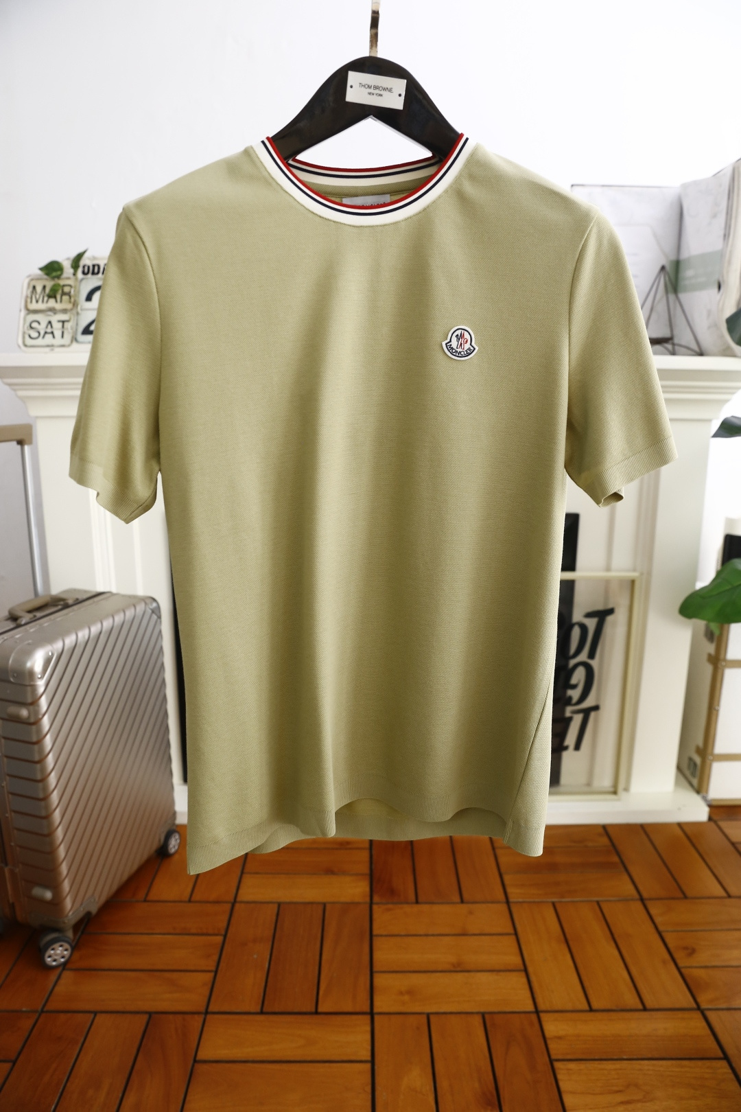 NO:133685,Mon*ler. New in summer 25!  Classic round neck men's short-sleeved fashion item design, more fashionable and comfortable, high-standard customization, very stylish upper body, luxury brand LOGO pattern on chest, customer-supplied auxiliary materials, using top-grade comfortable cotton fabric with very delicate texture, exquisite details and exquisite craftsmanship, extremely shaping item, can be matched with any fashion, super good style, a must-have item for trendy men. Counter size: M-4XL, shipped the next day!  , Moncler, T-shirt, alexander wang19860909蒙口/Mon*ler. 25夏季新款！经典圆领男士短袖时尚单品设计,更加时尚舒适,高标准定制,上身非常有型,胸前奢华品牌LOGO 图案 客供辅料,采用顶级舒适棉面料质感非常细腻,细节工艺精湛考究,塑造性极高的一款单品,任何时装都可以搭配,版型超级好 潮男必备单品 专柜尺码:M-4XL,隔天出货！,,Moncler,T-shirt,alexander wang,Men's clothing