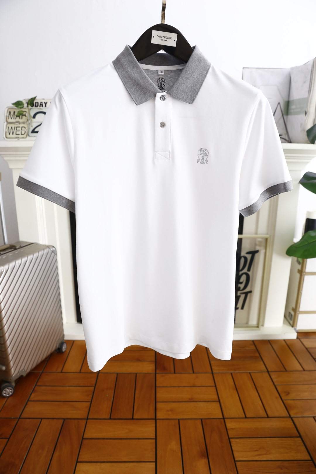 NO:134738,Brunello Cucinelli. 2025 summer new product classic fashion lapel polo short-sleeved fashion item design, more fashionable and comfortable, high-standard customization, very stylish upper body, luxury brand classic LOGO pattern customer-supplied auxiliary materials, customer-supplied imported high-end fine Judy fabric has very delicate texture, exquisite details and exquisite craftsmanship, all accessories are supplied by foreign merchants, a very high shaping item, can be matched with any fashion, super good style, a must-have item for trendy men, counter size: M-3XL, shipped the next day!  brunello cucinelli,T-shirt,alexander wang19860909Brunello Cucinelli. 2025夏季新品经典时尚翻领polo短袖时尚单品设计,更加时尚舒适,高标准定制,上身非常有型,奢华品牌经典LOGO 图案 客供辅料,客供进口高档加细朱迪面料质感非常细腻,细节工艺精湛考究,辅料皆为外商客供,塑造性极高的一款单品,任何时装都可以搭配,版型超级好 潮男必备单品 专柜尺码:M-3XL,隔天出货！,,brunello cucinelli,T-shirt,alexander wang,Men's clothing