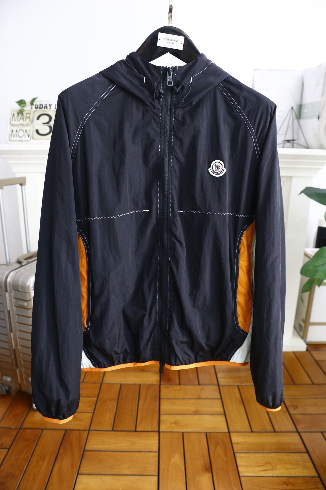 NO:135092,Mon*ler. 2025 spring new hooded men's jacket, luxurious classic high-quality color combination matching, the highest version of the market, complete with three standards!  It uses high-end top-quality comfortable and breathable fabric to feel soft and delicate, soft and comfortable on the upper body, original hardware zipper design, luxury brand pattern design, luxury brand letter logo on the chest. It is both business and casual, and the style is versatile and suitable for all occasions, and anyone can easily control it!  Counter size M-3XL, shipped the next day!  , Moncler, jackets & coats,hats,alexander wang19860909蒙口/Mon*ler. 2025春季新品连帽男士夹克,奢华经典高级拼色搭配市场最高版本三标齐全！采用高档顶级舒适透气面料手感柔软细腻上身柔软舒适,原版五金衣襟拉链设计,奢华品牌图案设计,胸前奢华品牌字母logo.商务休闲兼备款,款式百搭适合各种场合 ,任何人都可以轻松驾驭！专柜尺码M-3XL,隔天出货！,,Moncler,jackets & coats,hats,alexander wang,Men's clothing