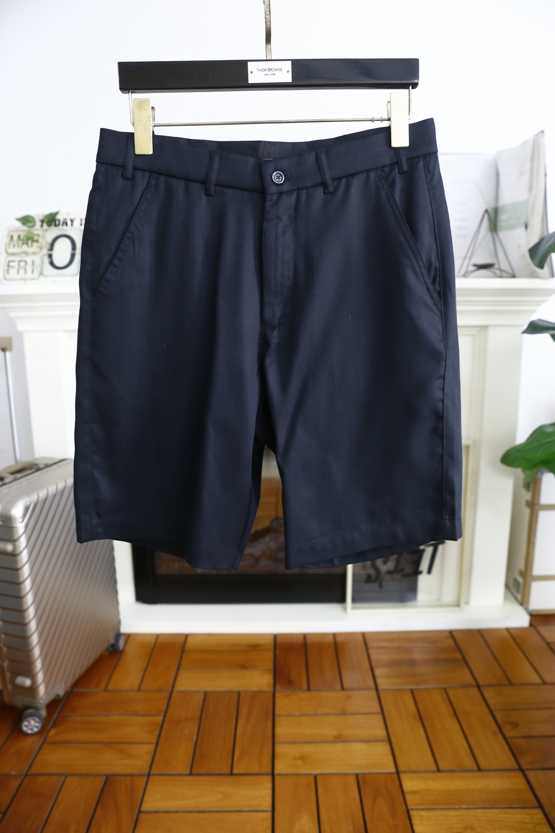 NO:135077,LP. New summer 2025 new products for men's fashionable casual shorts!  The overall simple design, classic and versatile style, without too much decoration, the main fabric and style!  Luxury brand classic LOGO is the highlight of details. The fabric is made of top-quality comfortable fabrics, moderate thickness, skin-friendly on the upper body, breathable, and has a good sense of crispness. Orders of the full quality!  Counter size 31-38, no 35/37!  Shipping the next day!  ,loro piana,shorts,alexander wang19860909LP. 2025夏季新品男士时尚休闲短裤！整体简约的设计,经典百搭的款式 没有过多的装饰 主打面料与版型！奢华品牌经典LOGO作为细节亮点 面料采用顶级舒适面料,厚度适中,上身亲肤 透气,能有很好的挺括感 全品相的订单！专柜尺码31-38,无35/37！隔天出货！,,loro piana,shorts,alexander wang,Men's clothing