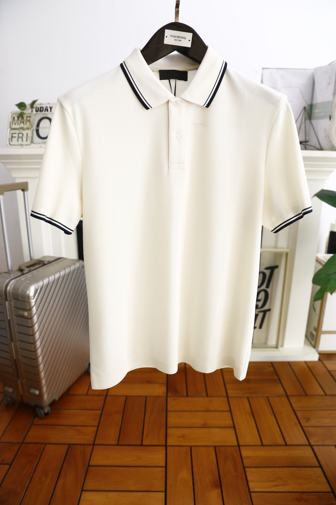 NO:136775,Jenny*/Zeg*a. New summer short-sleeved classic lapel POLO shirt for men!  Heavyweight stunning items, new style, elegant style, high street mixed and match tone with flavor, eye-catching and powerful work. Luxury brand elements LOGO pattern design, rich visual effects, high-end soft and comfortable fabrics with very good skin-friendliness. The design concept of exquisite fashion and elegant perfectly interprets the urban male temperament counter size 48-58, shipped the next day!  ,zegna,T-shirt,alexander wang19860909杰尼*/Zeg*a. 夏季新款男士短袖上市经典翻领POLO衫！重磅级尤物单品,新形态雅痞风格高街混搭腔调有味,吸睛有力之作.奢华品牌元素LOGO图案设计,视觉效果丰富,采用高档柔软舒适面料亲肤感特别好.赋予了时装精致和优雅的设计理念完美诠释都市型男气质专柜尺码48-58,隔天出货！,,zegna,T-shirt,alexander wang,Men's clothing