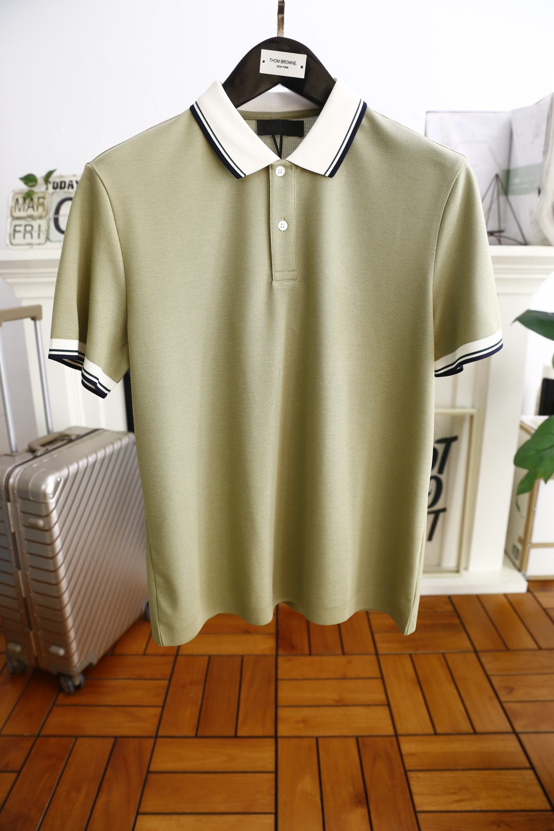 NO:136791,Jenny*/Zeg*a. New summer short-sleeved classic lapel POLO shirt for men!  Heavyweight stunning items, new style, elegant style, high street mixed and match tone with flavor, eye-catching and powerful work. Luxury brand elements LOGO pattern design, rich visual effects, high-end soft and comfortable fabrics with very good skin-friendliness. The design concept of exquisite fashion and elegant perfectly interprets the urban male temperament counter size 48-58, shipped the next day!  ,zegna,T-shirt,alexander wang19860909杰尼*/Zeg*a. 夏季新款男士短袖上市经典翻领POLO衫！重磅级尤物单品,新形态雅痞风格高街混搭腔调有味,吸睛有力之作.奢华品牌元素LOGO图案设计,视觉效果丰富,采用高档柔软舒适面料亲肤感特别好.赋予了时装精致和优雅的设计理念完美诠释都市型男气质专柜尺码48-58,隔天出货！,,zegna,T-shirt,alexander wang,Men's clothing