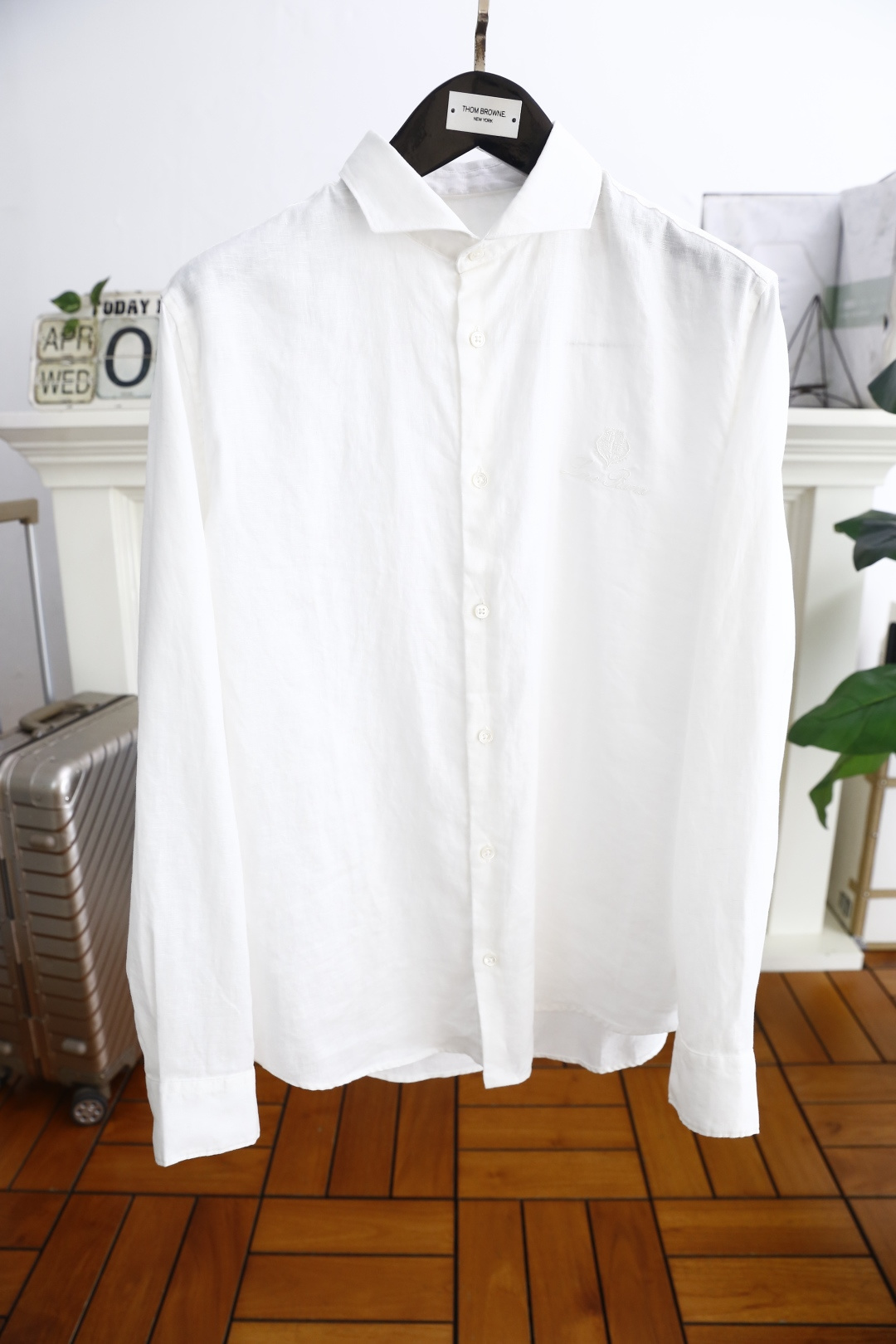 NO:138056,LP. New spring and summer 2025!  The highest version of the fashion classic lapel shirt in the market is complete with three standards. The design of luxury classic brand elements is perfect. It is a cabinet-in-the-box, predictable hot product, high-end top-quality comfortable fabric, master-level tailoring, invincible texture, excellent skin-friendly and exquisite craftsmanship, smooth lines, perfect matching!  Easy to upgrade the sense of fashion, with high recognition, excellent upper body effect, extremely exquisite workmanship, neat and meticulous routes, and can be matched for business or daily leisure!  Counter size M-3XL, shipped the next day!  loro piana shirts alexander wang19860909LP. 2025春夏新款！时尚经典翻领衬衫市场最高版本三标齐全奢华经典品牌元素设计品相完美如斯,属于入柜级别,可预见性的爆款,高级顶级舒适面料,大师级剪裁,质感无敌,亲肤性极佳工艺精湛,线条流畅,完美搭配！轻松将时髦感进阶,有着高强辨识度,上身效果超赞,做工极为考究严谨,走线工整细致,商务抑或日常休闲均可搭配！专柜尺码 M-3XL,隔天出货！,,loro piana,shirts,alexander wang,Men's clothing