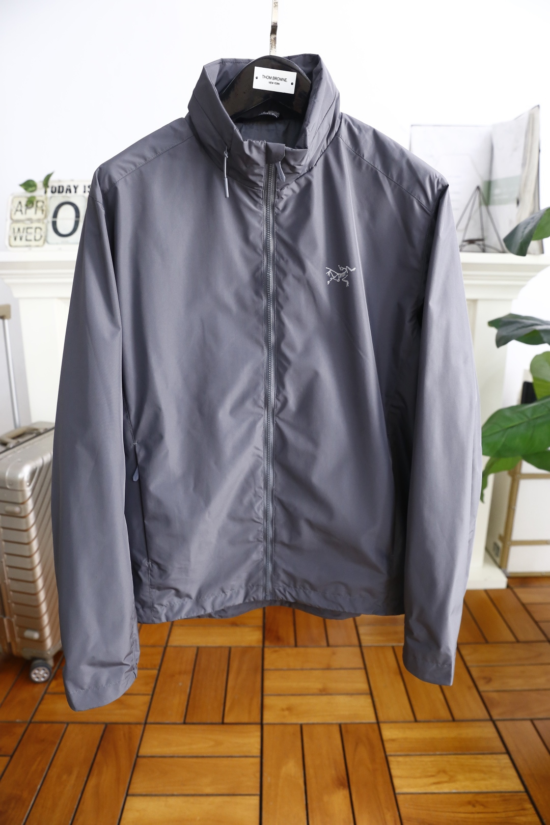 NO:138098,Archaeopteryx. New spring 2025 fashion men's stand-up collar jacket!  Comfortable and versatile, extremely popular item!  Complete three standards!  The original LOGO of the luxury classic brand is made of comfortable and breathable fabric, with a high-quality material, with very delicate texture, exquisite and exquisite detailing and exquisite auxiliary materials. All the accessories are provided by foreign merchants. It is a single item with extremely high shaping. The shape on the street is absolutely eye-catching, and it is an excellent equipment that can be selected from thousands of people!  Counter size M-3XL, shipped the next day!  ,arc'teryx,jackets & coats,alexander wang19860909始祖鸟. 2025春季新品时尚男士立领夹克！舒适百搭,人气极高的一款单品！三标齐全！奢华经典品牌原版LOGO搭配采用舒适透气面料高克重材质,质感非常细腻,细节工艺精湛考究,辅料皆为外商客供,塑造性极高的一款单品,出街造型绝对招眼吸睛,万里挑一的绝佳装备！专柜尺码M-3XL,隔天出货！,arc'teryx,jackets & coats,alexander wang,Men's clothing