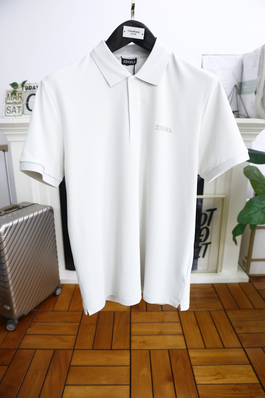 NO:140862,Jenny*/Zeg*a. New summer short-sleeved classic lapel POLO shirt for men!  Heavyweight stunning items, new style, elegant style, high street mixed and matched tone with flavor, eye-catching and powerful work. Luxury brand elements LOGO pattern design, rich visual effects, high-end soft and comfortable fabrics with skin-friendly feel, giving the design concept of exquisite fashion and elegant perfect interpretation of urban masculinity counter sizes 48-56, shipped the next day!  ,zegna,T-shirt,alexander wang19860909杰尼*/Zeg*a. 夏季新款男士短袖上市经典翻领POLO衫！重磅级尤物单品,新形态雅痞风格高街混搭腔调有味,吸睛有力之作.奢华品牌元素LOGO图案设计,视觉效果丰富,采用高档柔软舒适面料亲肤感特别好.赋予了时装精致和优雅的设计理念完美诠释都市型男气质专柜尺码48-56,隔天出货！,,zegna,T-shirt,alexander wang,Men's clothing