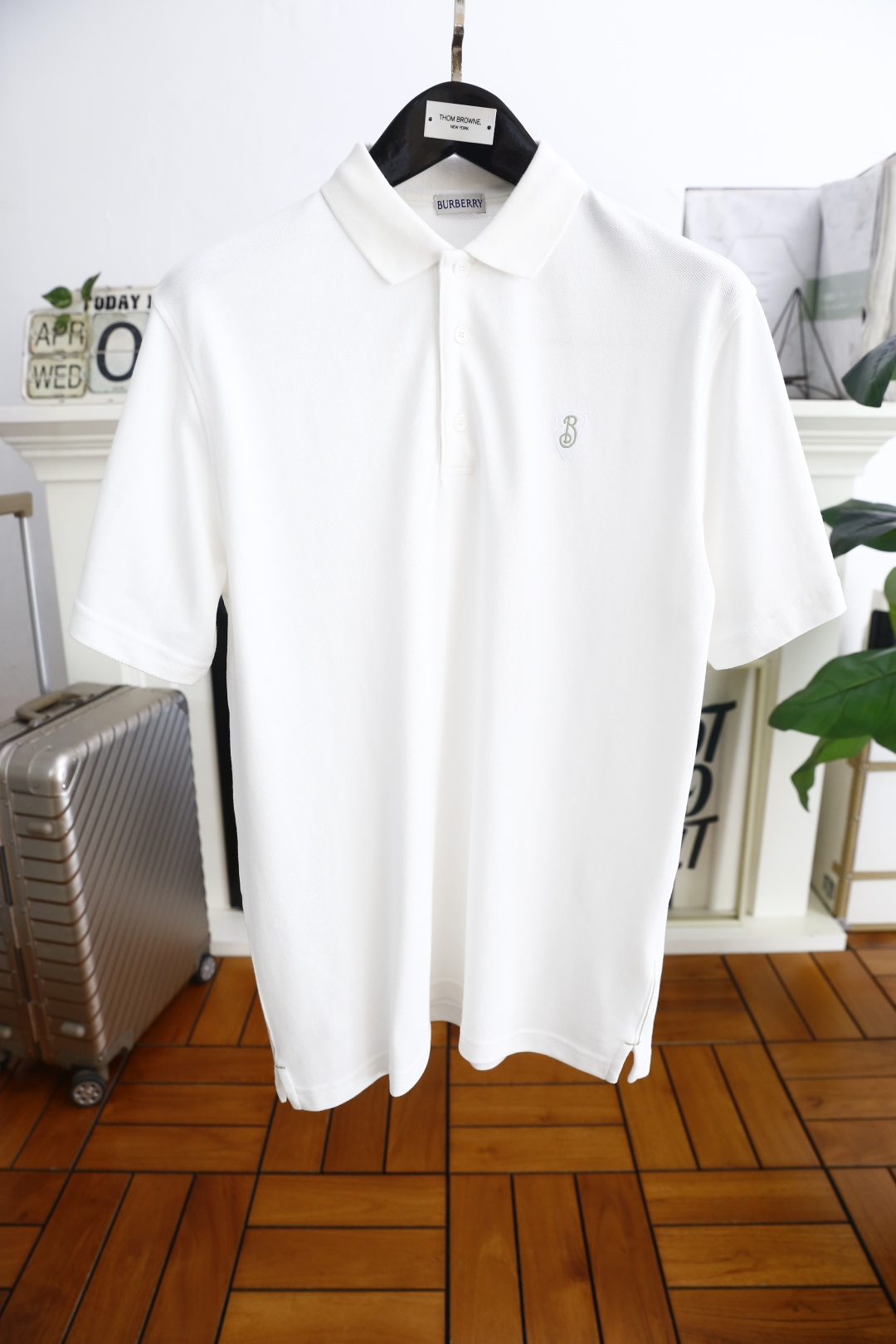 NO:140867,Burberry/Burbe*ry. Bur summer new product classic fashion lapel polo short-sleeved fashion item design, more fashionable and comfortable, high-standard customization, very stylish upper body, luxury brand classic letter LOGO pattern customer-supplied auxiliary materials, customer-supplied imported high-end fine Judy fabric has very delicate texture, exquisite details and exquisite craftsmanship, all accessories are supplied by foreign merchants, a very high shaping item, can be matched with any fashion, super good style, a must-have item for trendy men, counter size: M-2XL, shipped the next day!  ,burberry,burberry,T-shirt,alexander wang19860909巴宝丽/Burbe*ry. Bur夏季新品经典时尚翻领polo短袖时尚单品设计,更加时尚舒适,高标准定制,上身非常有型,奢华品牌经典字母LOGO 图案 客供辅料,客供进口高档加细朱迪面料质感非常细腻,细节工艺精湛考究,辅料皆为外商客供,塑造性极高的一款单品,任何时装都可以搭配,版型超级好 潮男必备单品 专柜尺码:M-2XL,隔天出货！,,burberry,burberry,T-shirt,alexander wang,Men's clothing