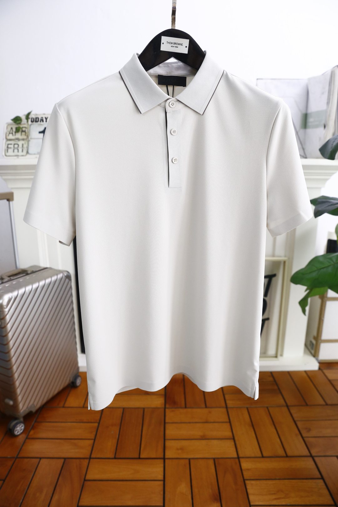 NO:140906,Zenia/Ze*na. New in summer!  Classic fashion lapel polo short-sleeved fashion item design, more fashionable and comfortable, high-standard customization, very stylish upper body, luxurious classic elements LOGO pattern, customer-supplied auxiliary materials, imported high-end fine Judy fabrics have very delicate texture, exquisite and exquisite details and exquisite auxiliary materials are all supplied by foreign customers, a very shaping item, can be matched with any fashion, super good style, a must-have item for trendy men, counter size: 48-58, shipped the next day!  ,zegna,T-shirt,alexander wang19860909杰尼亚/Ze*na. 夏季新品！经典时尚翻领polo短袖时尚单品设计,更加时尚舒适,高标准定制,上身非常有型,奢华经典元素LOGO图案 客供辅料,客供进口高档加细朱迪面料质感非常细腻,细节工艺精湛考究,辅料皆为外商客供,塑造性极高的一款单品,任何时装都可以搭配,版型超级好 潮男必备单品 专柜尺码:48-58,隔天出货！,,zegna,T-shirt,alexander wang,Men's clothing