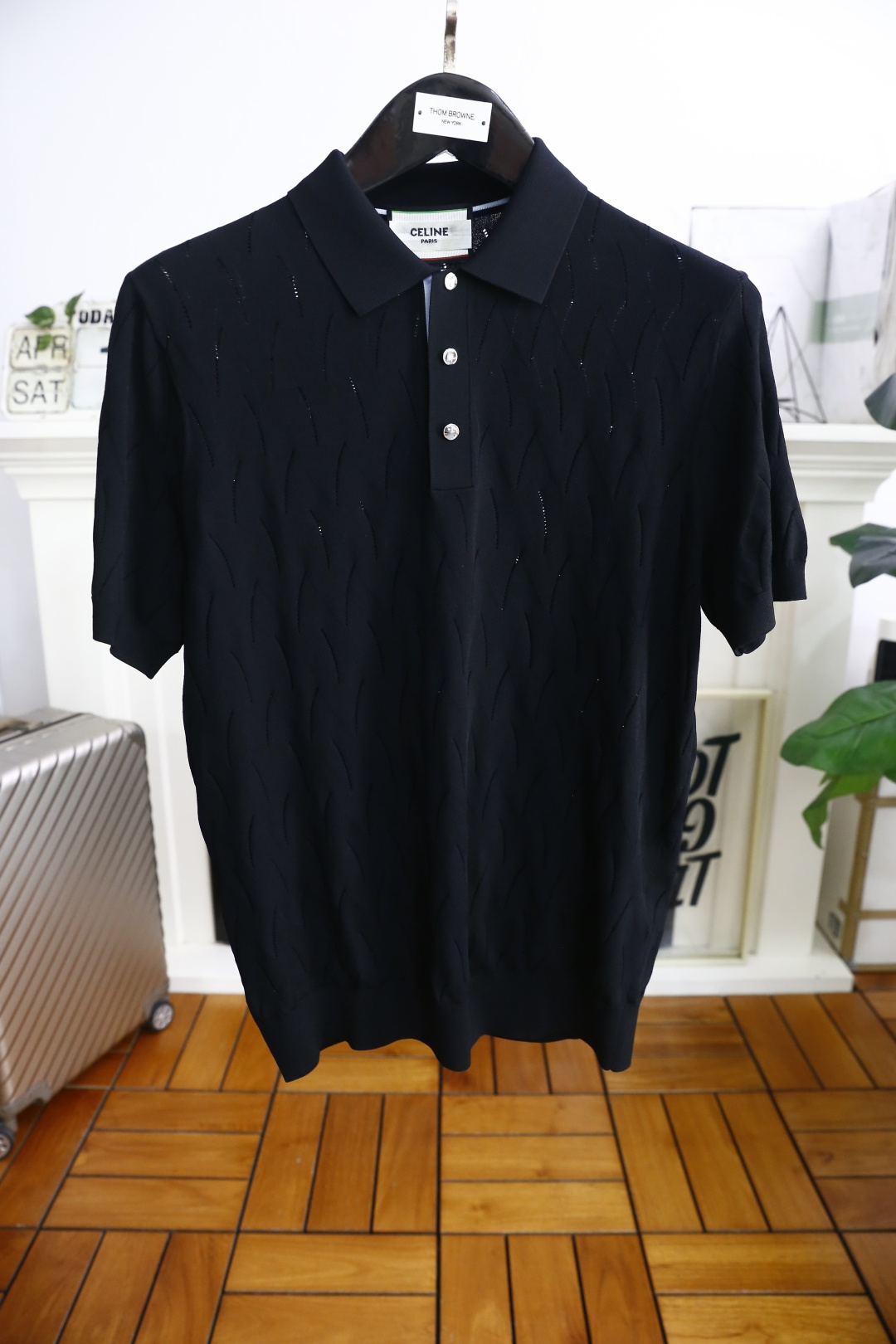 NO:413650,Serene. 2025 summer new product men's lapel short sleeve fashionable and exquisite three-button lapel design!  Classic hollow element design!  High-end custom versatile styles that anyone can easily control. Use high-end top-quality Yilit fabrics!  It is very high-end and understandable. It must be purchased!  The style and tailoring are slim styles, which are very exquisite, showing aura and highlighting the exquisiteness of business men. This is the unique feature, the right slim fit, and the upper body effect is very good!  Counter size M-3XL, shipped the next day!  ,T-shirt,alexander wang19860909瑟琳. 2025夏季新品男士翻领短袖时尚精致三扣翻领设计！经典镂空元素设计！高级定制百搭款式 任何人都可以轻松驾驭 采用高档顶级伊力特面料！非常显档次懂货的必须入！版型剪裁属于修身款 非常精致,显气场,又会凸显商务男士的精致,这就是独到之处,恰到好处的修身,上身效果非常赞！专柜尺码M-3XL,隔天出货！,,T-shirt,alexander wang,Men's clothing