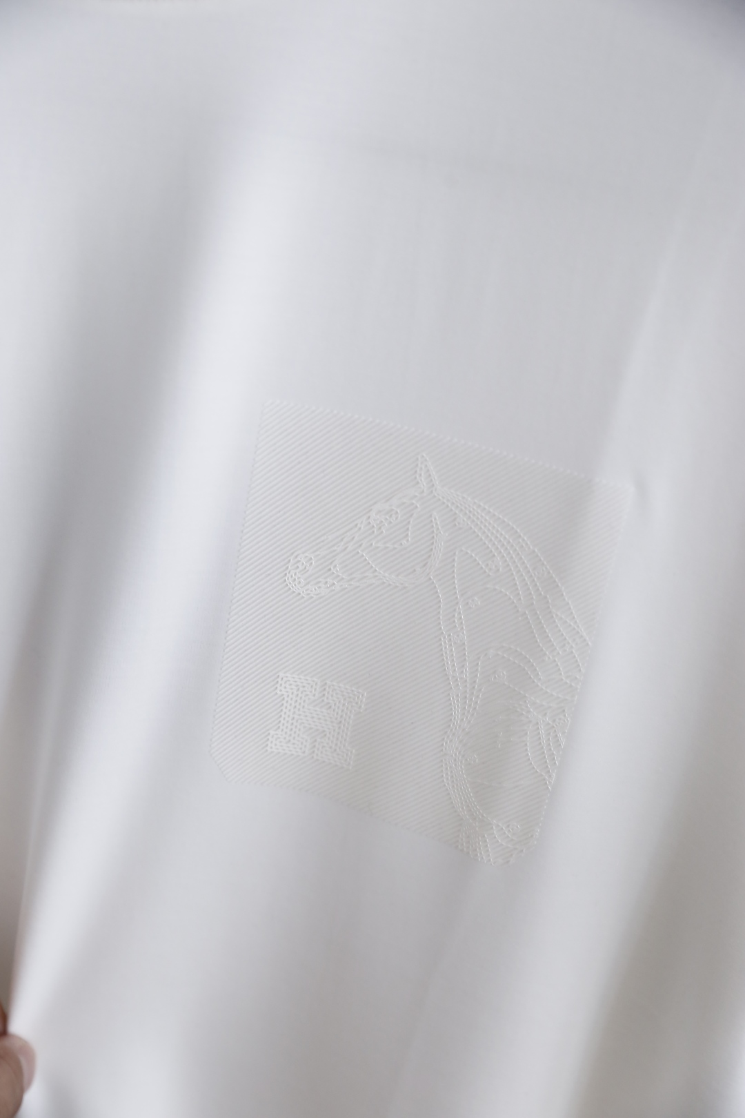 🔥爱马4/Her*es.
2025夏季新款🆕经典百搭男士头套短袖衫！胸前奢华经典🐴LOGO搭配！高级定制
