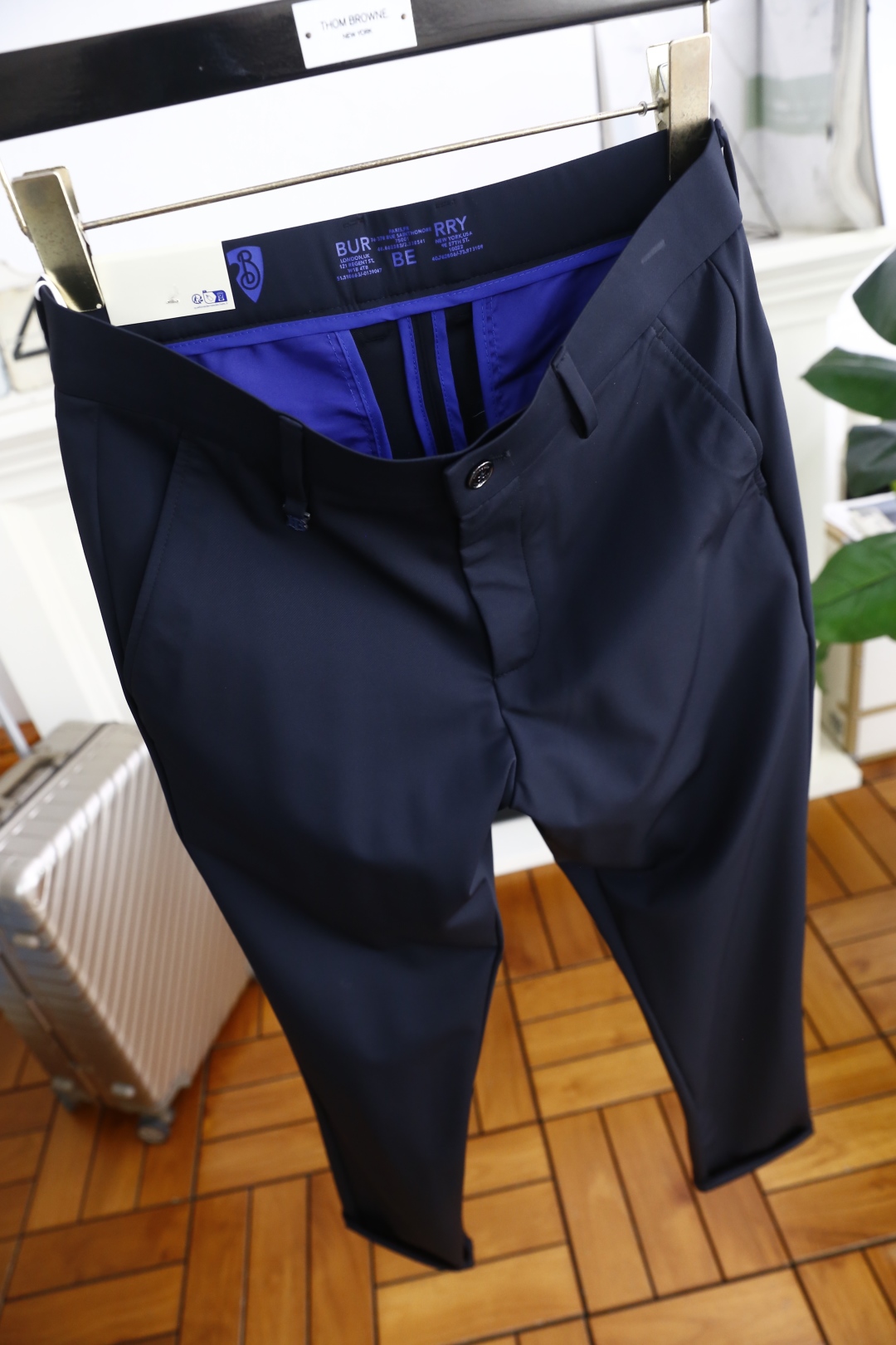 🔥巴宝丽/Bur*erry.
2025夏季时尚新品男士休闲西裤！采用舒适透气面料，奢华经典品牌战马LOG