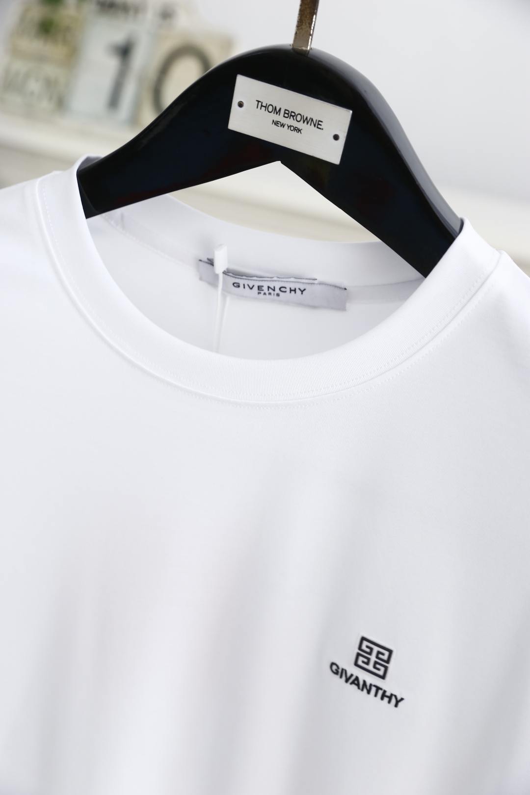 🔥纪梵希/Given*hy.
2025夏季新品男士圆领短袖🍃胸前奢华品牌定制LOGO标识标注👍🏼上身就能