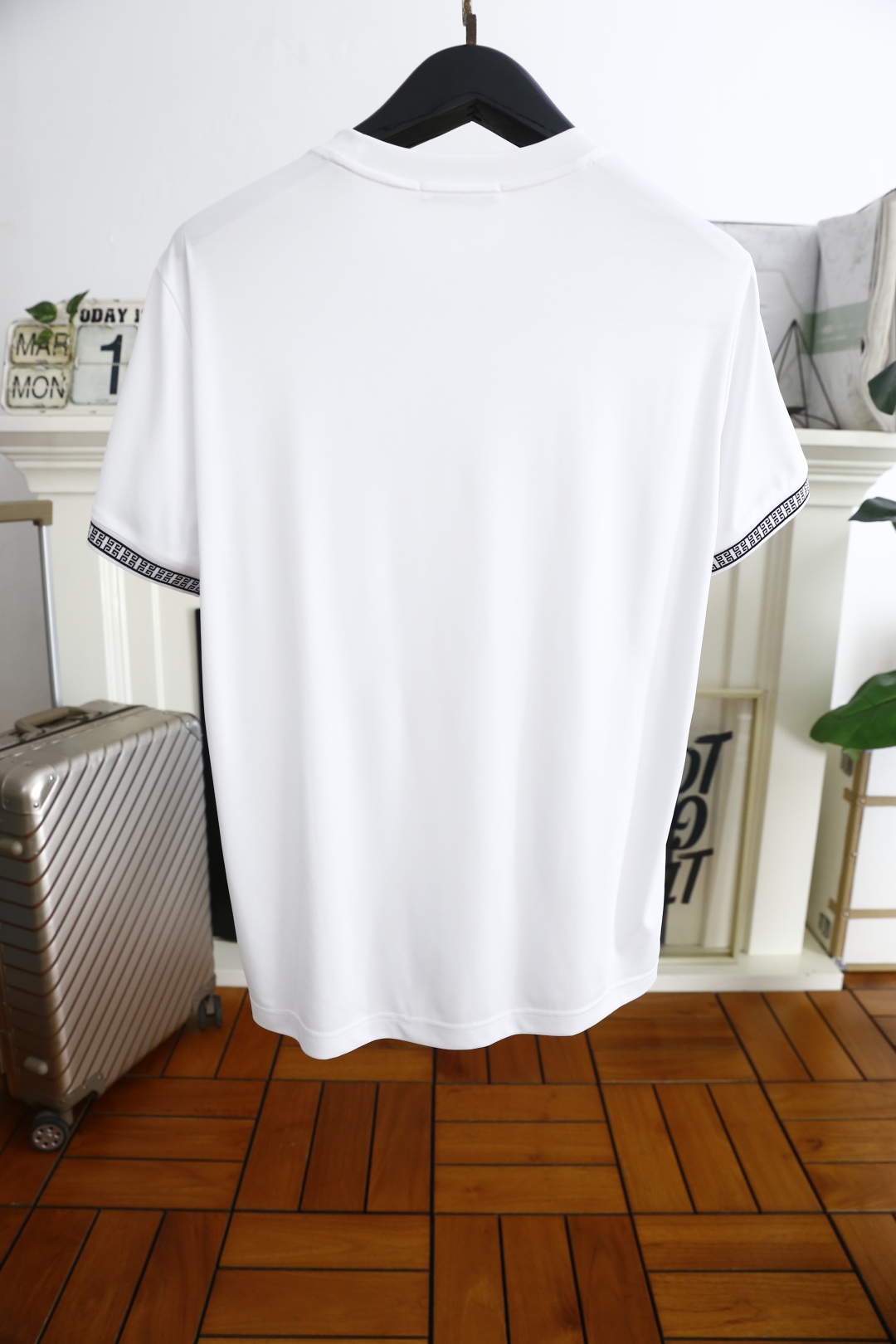 🔥纪梵希/Given*hy.
2025夏季新品男士圆领短袖🍃胸前奢华品牌定制LOGO标识标注👍🏼上身就能